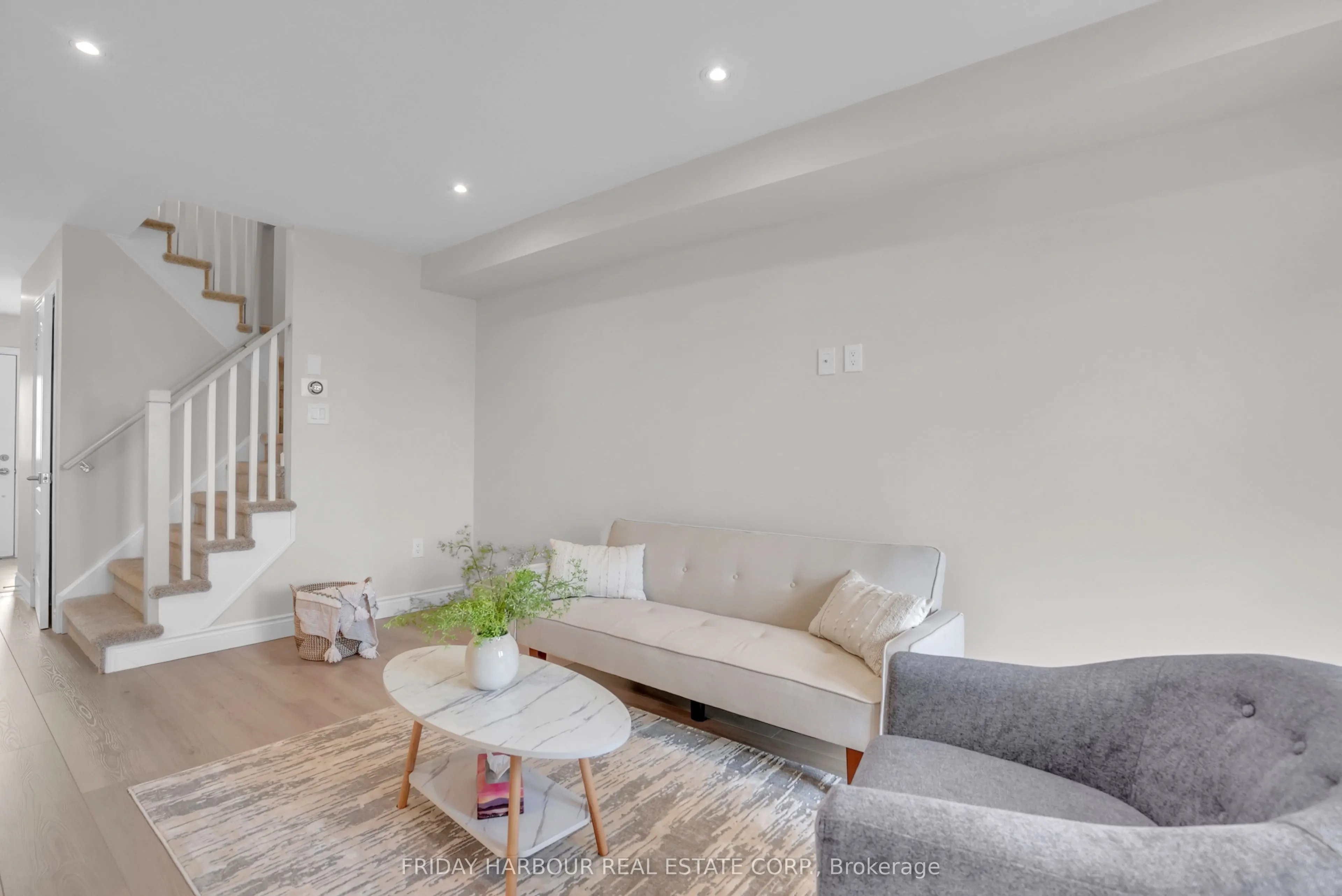 16 Admiral Crescent