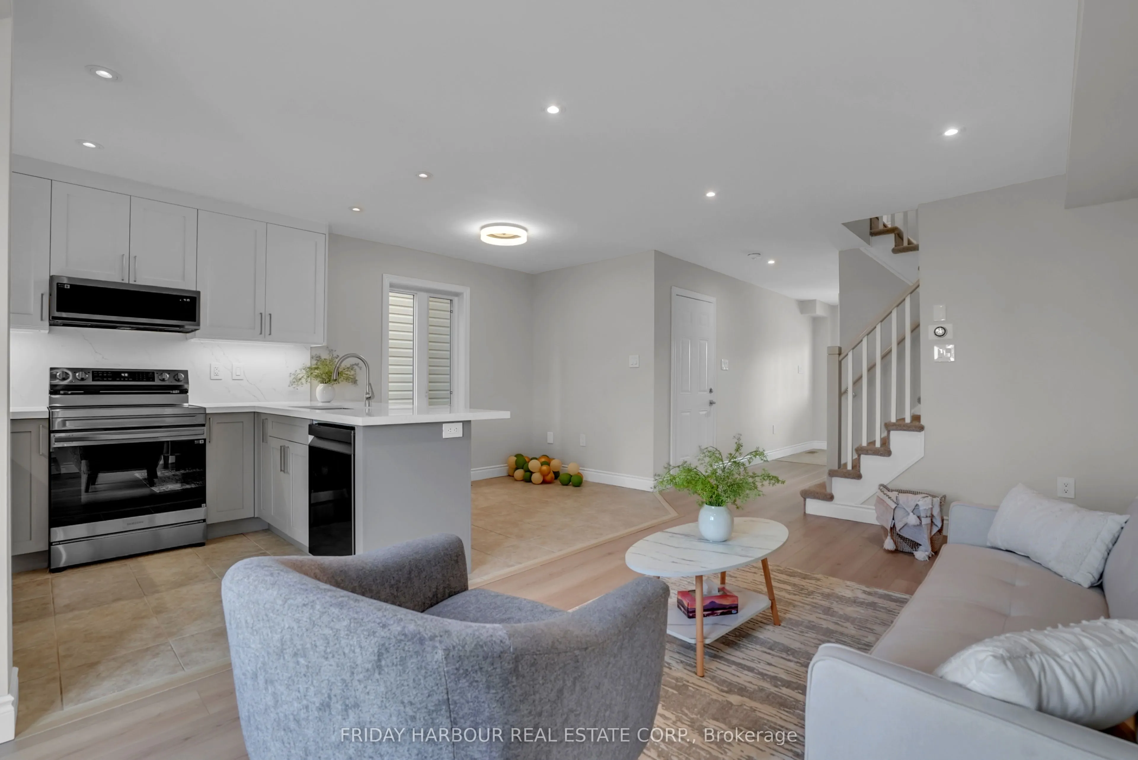 16 Admiral Crescent