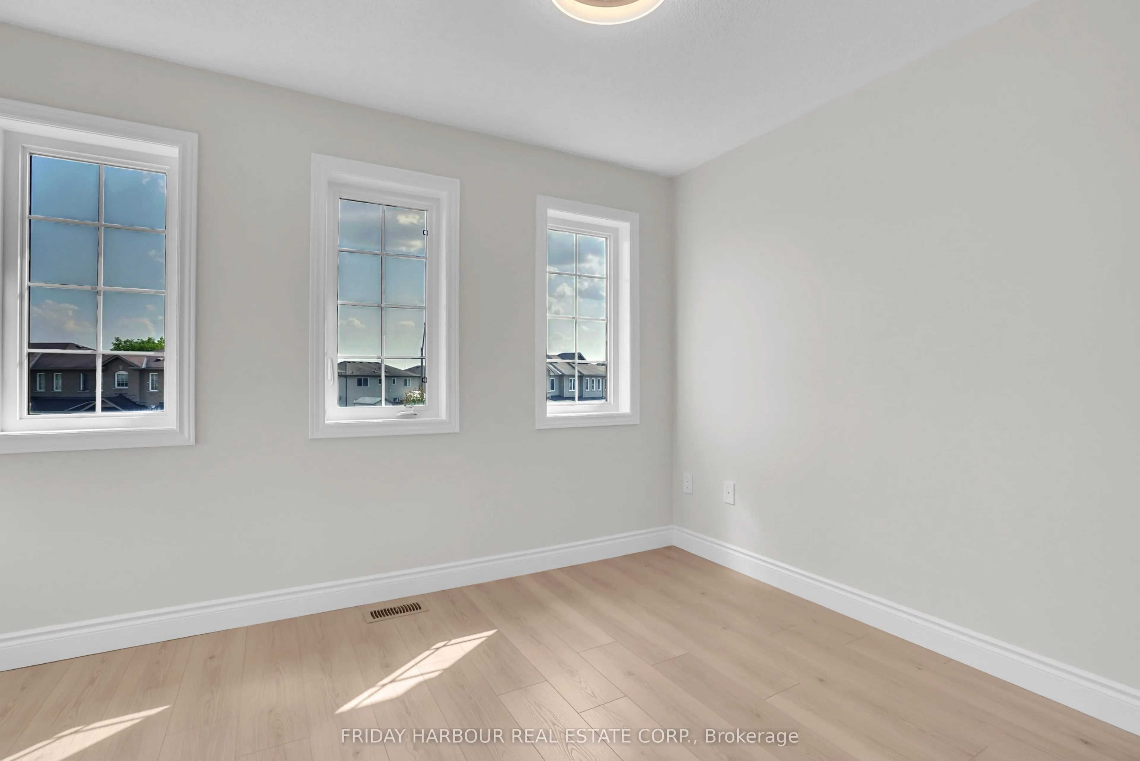 16 Admiral Crescent