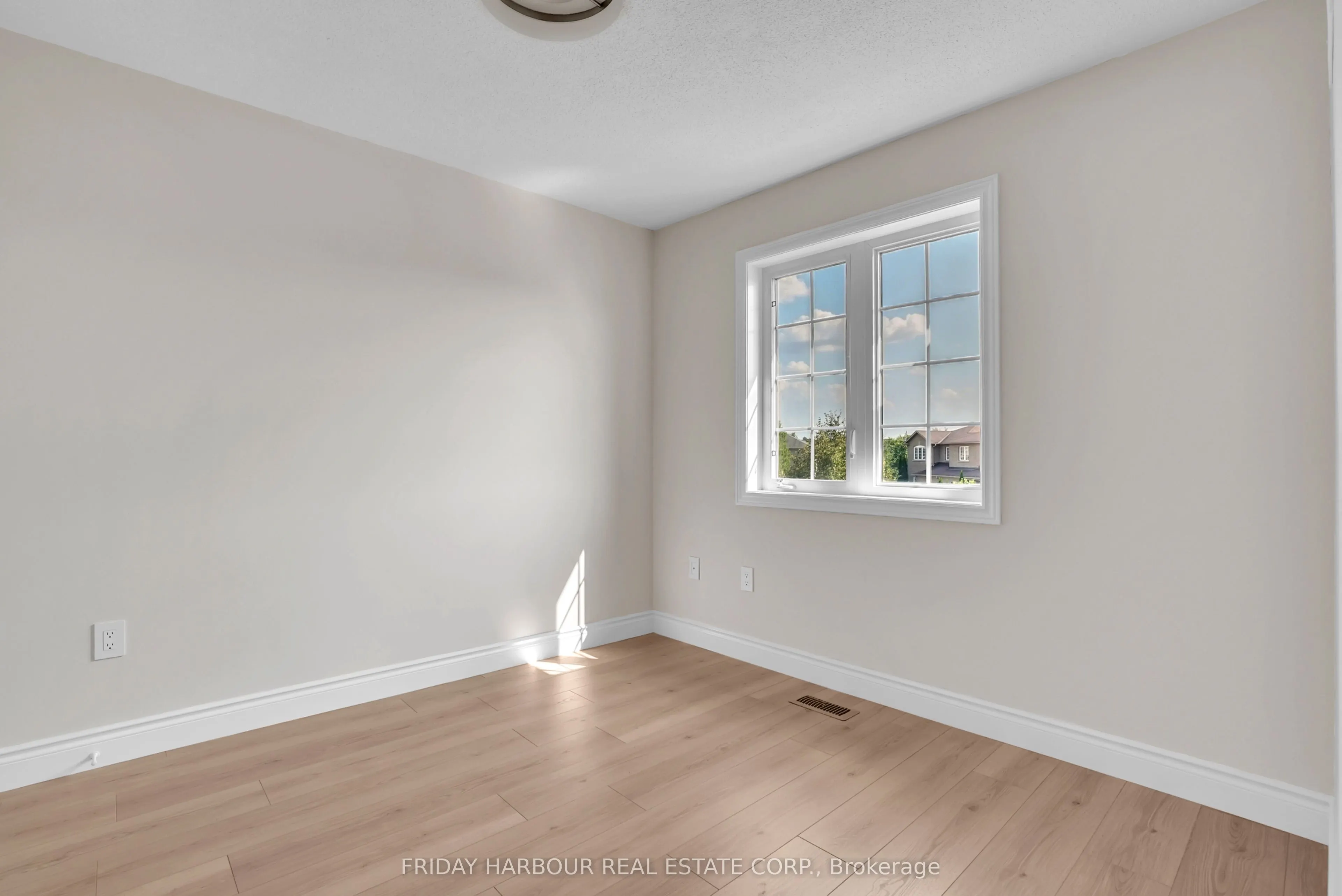 16 Admiral Crescent
