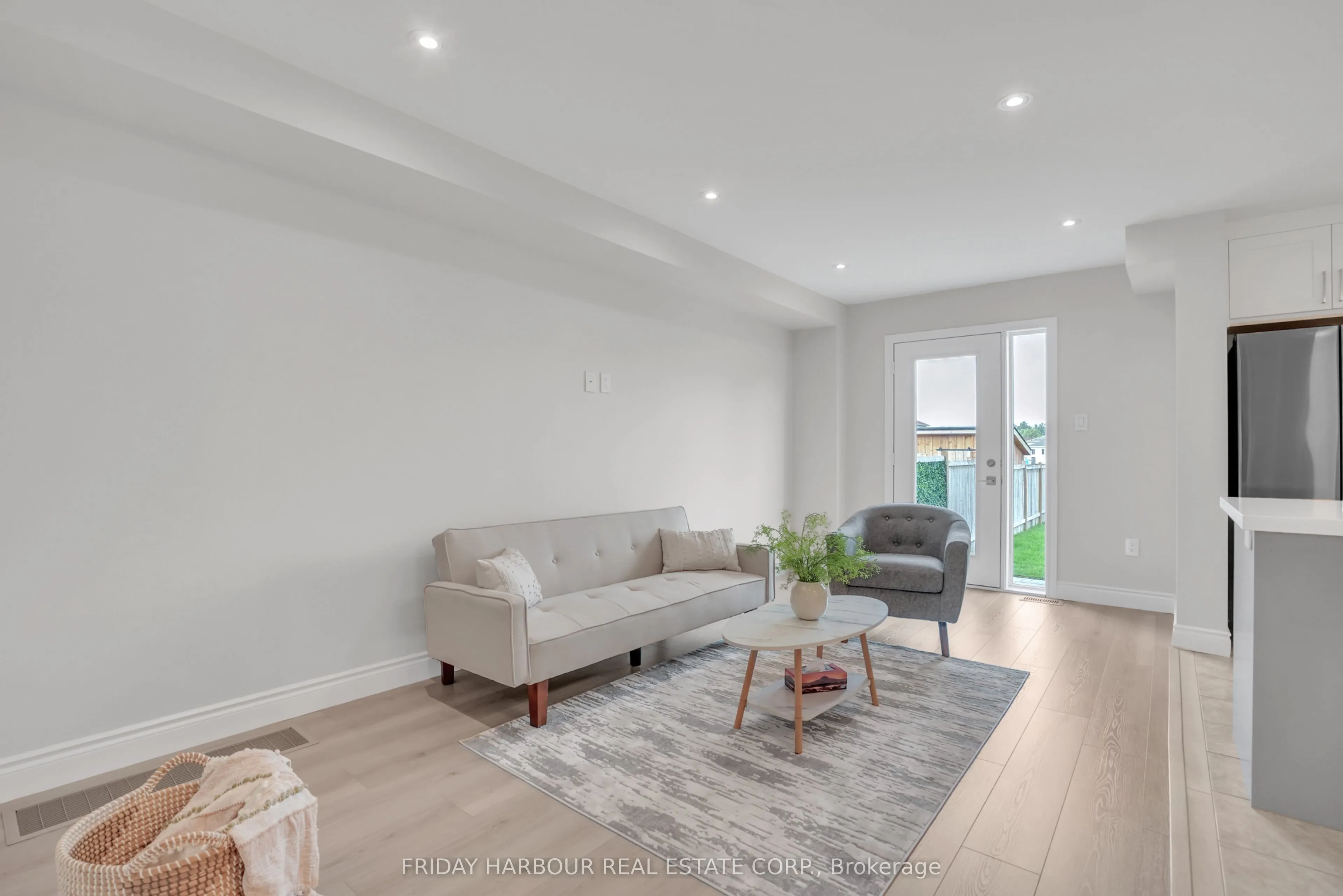 16 Admiral Crescent