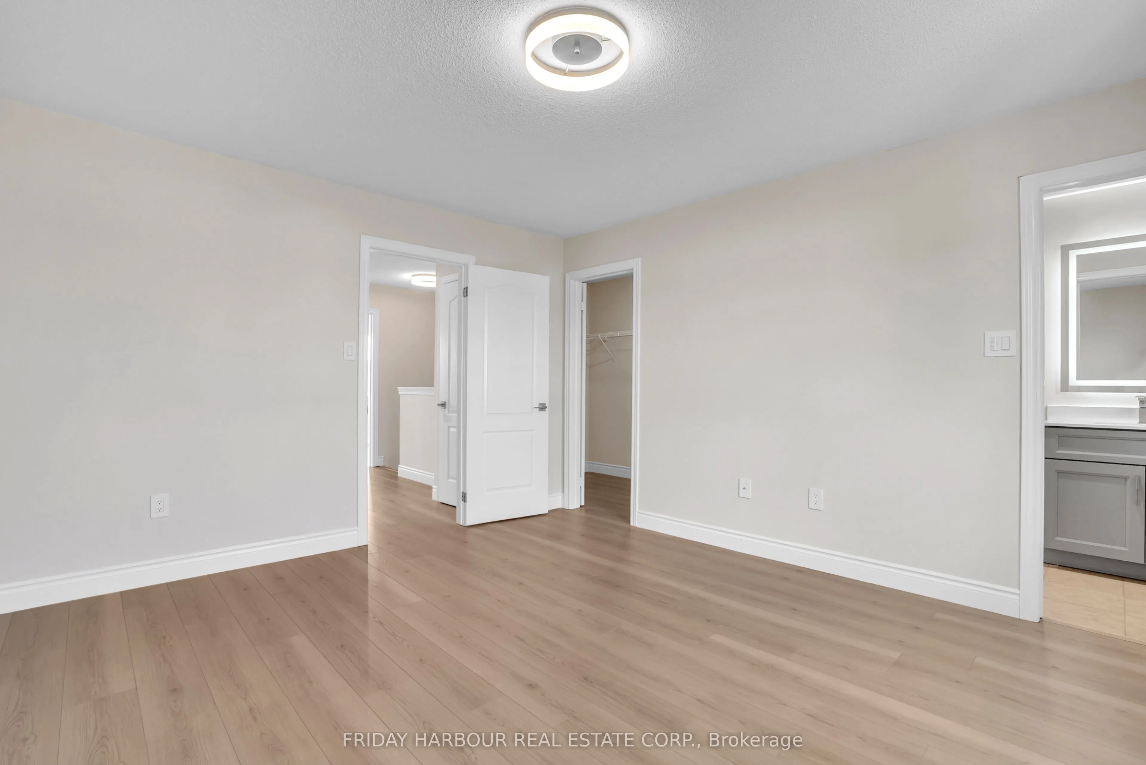 16 Admiral Crescent
