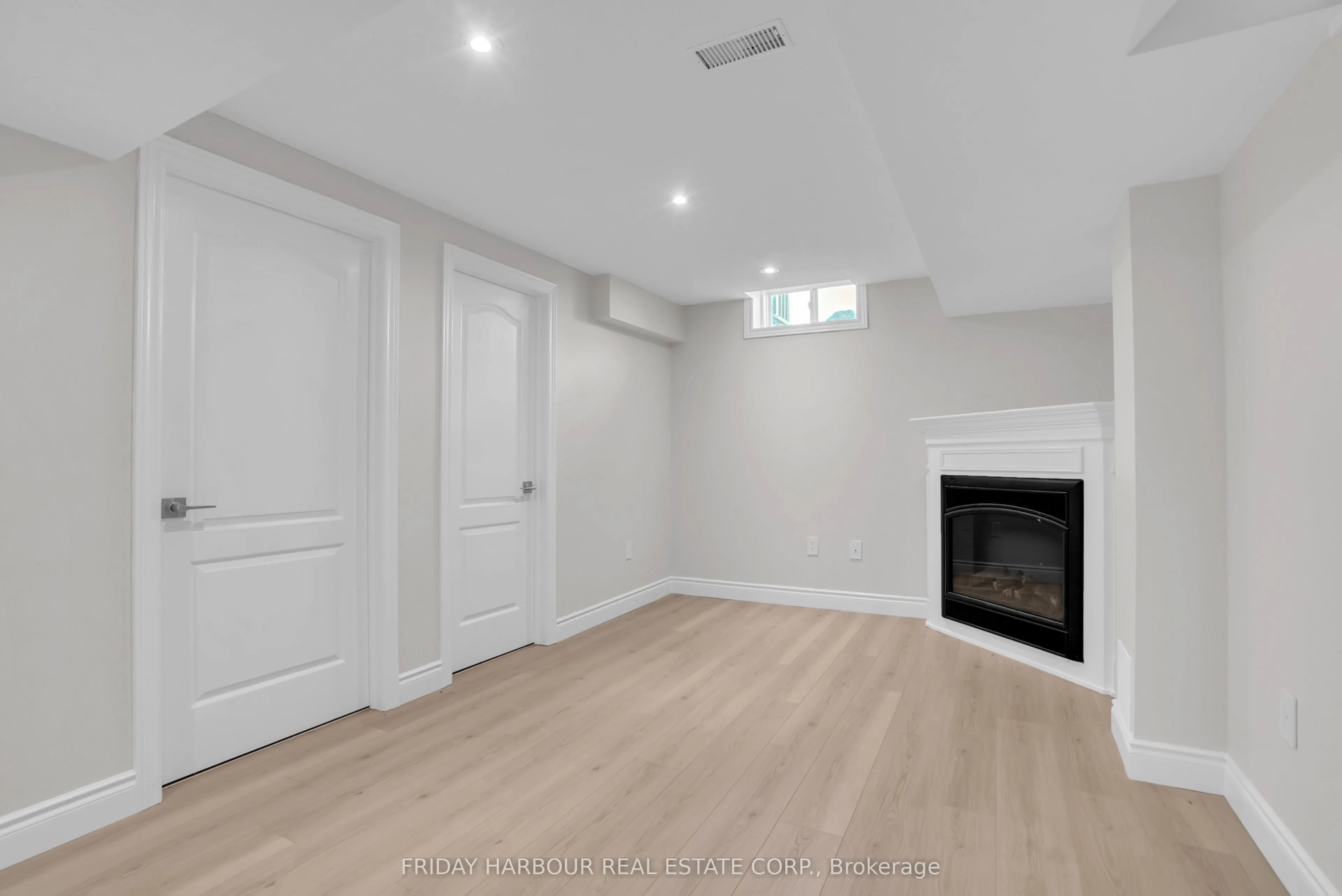16 Admiral Crescent