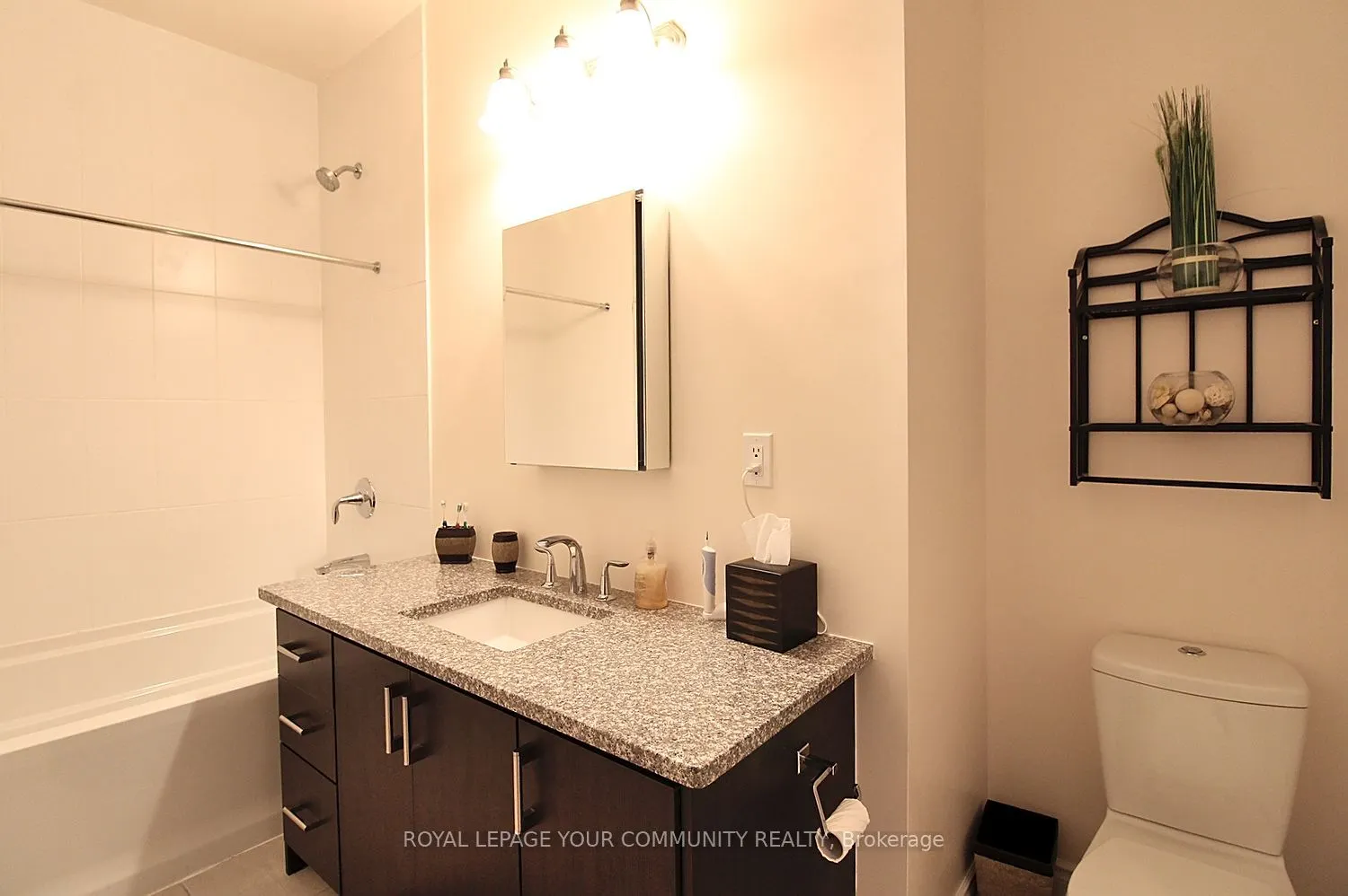9088 Yonge Street, #LPH 5A