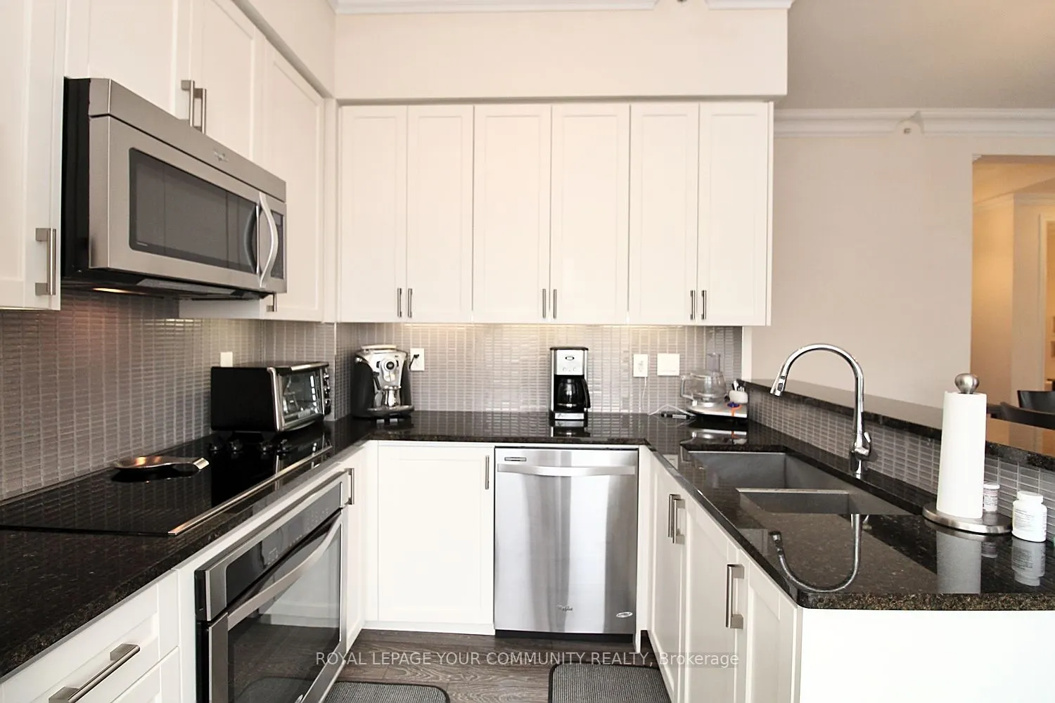 9088 Yonge Street, #LPH 5A