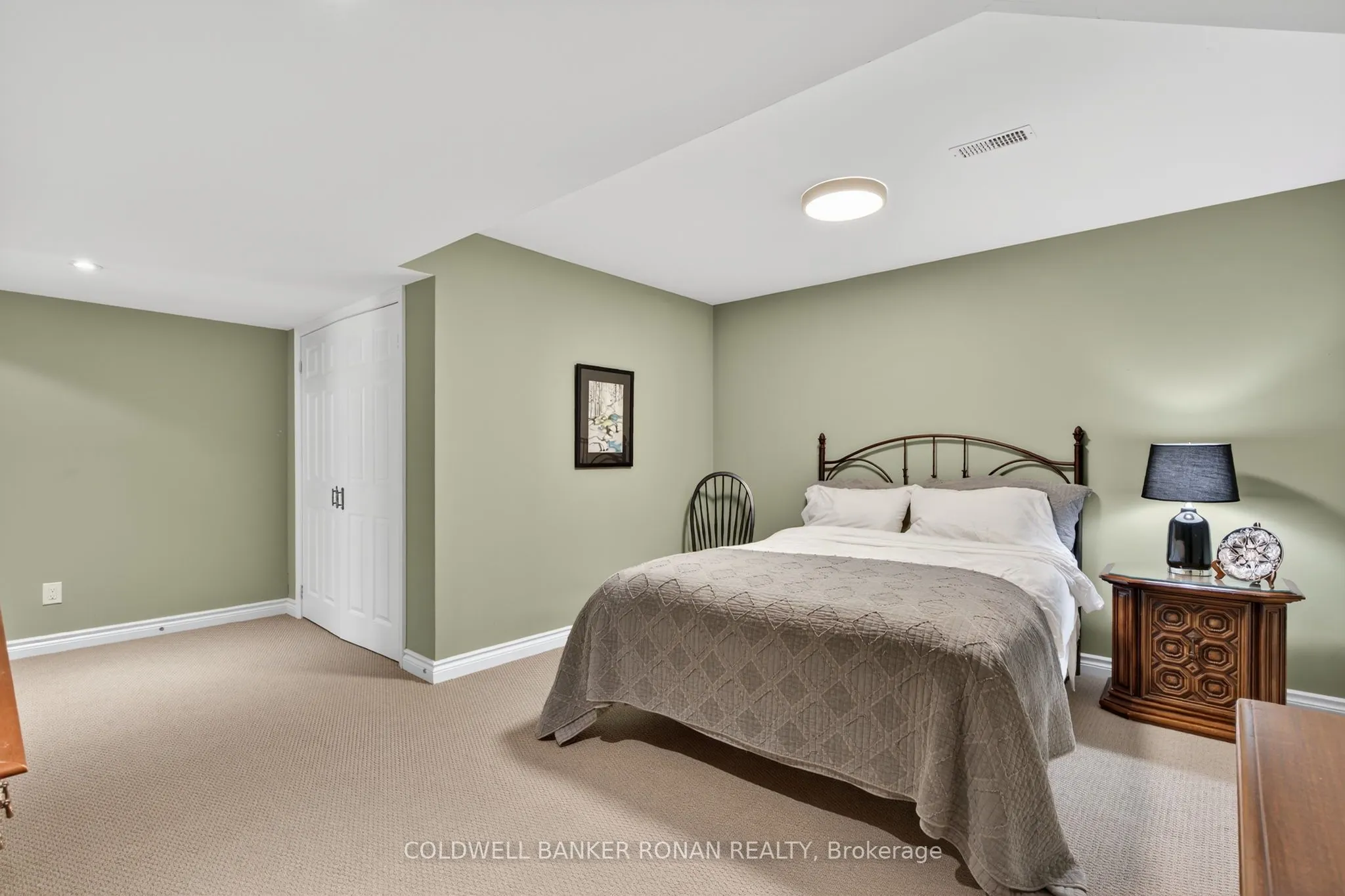 6 Pyne Hills Court