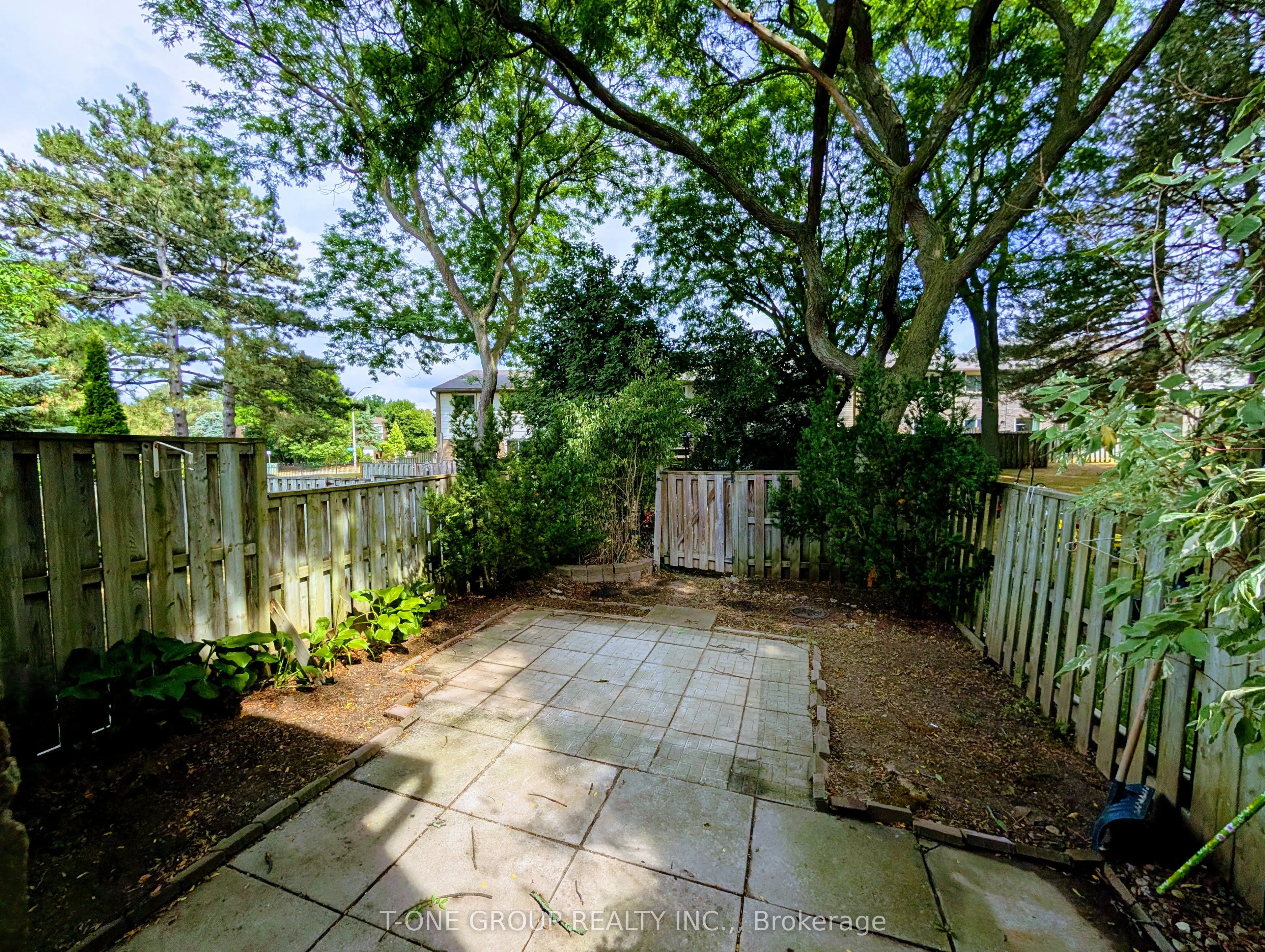 8 Camelot Way, #99