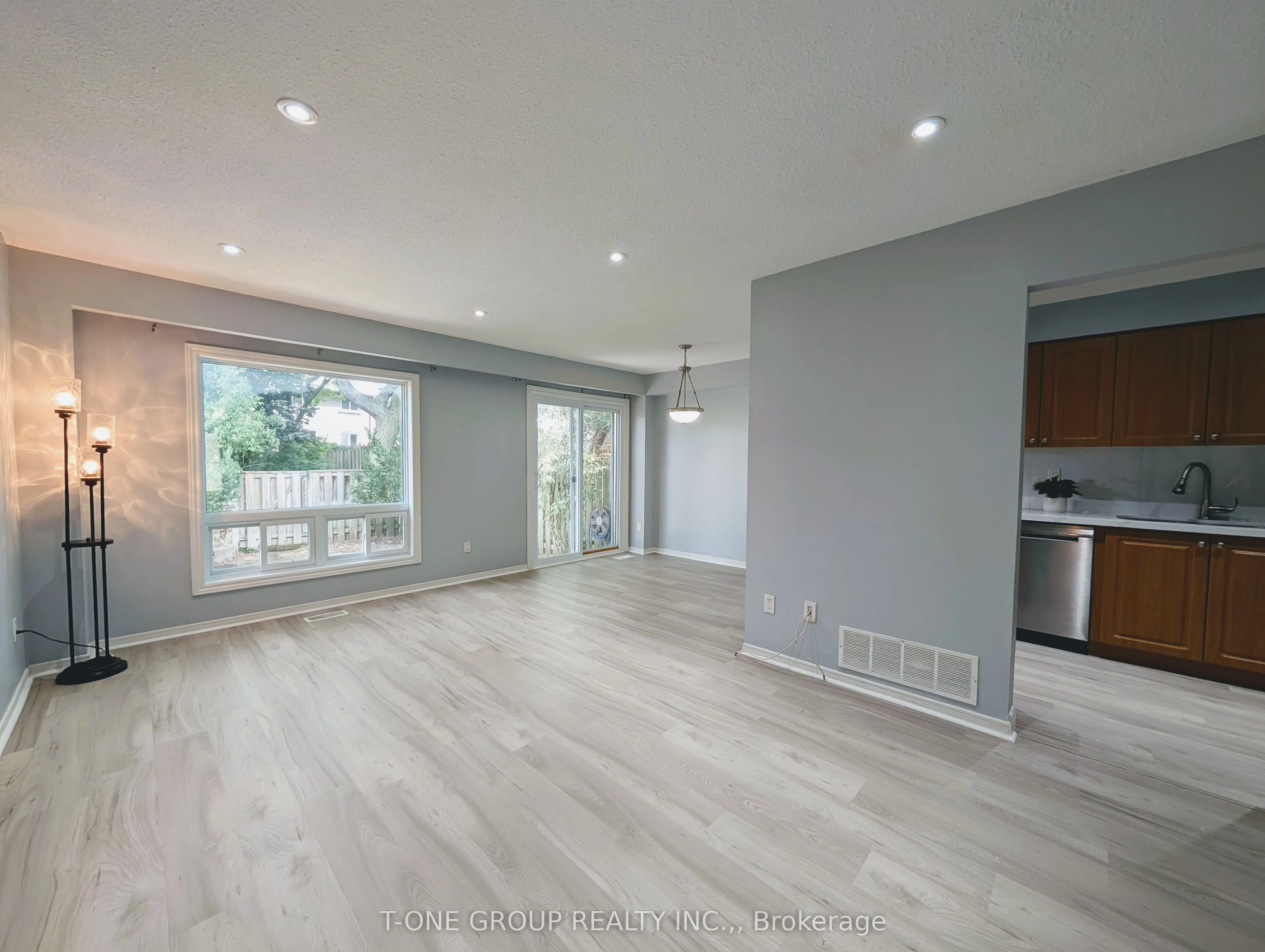 8 Camelot Way, #99