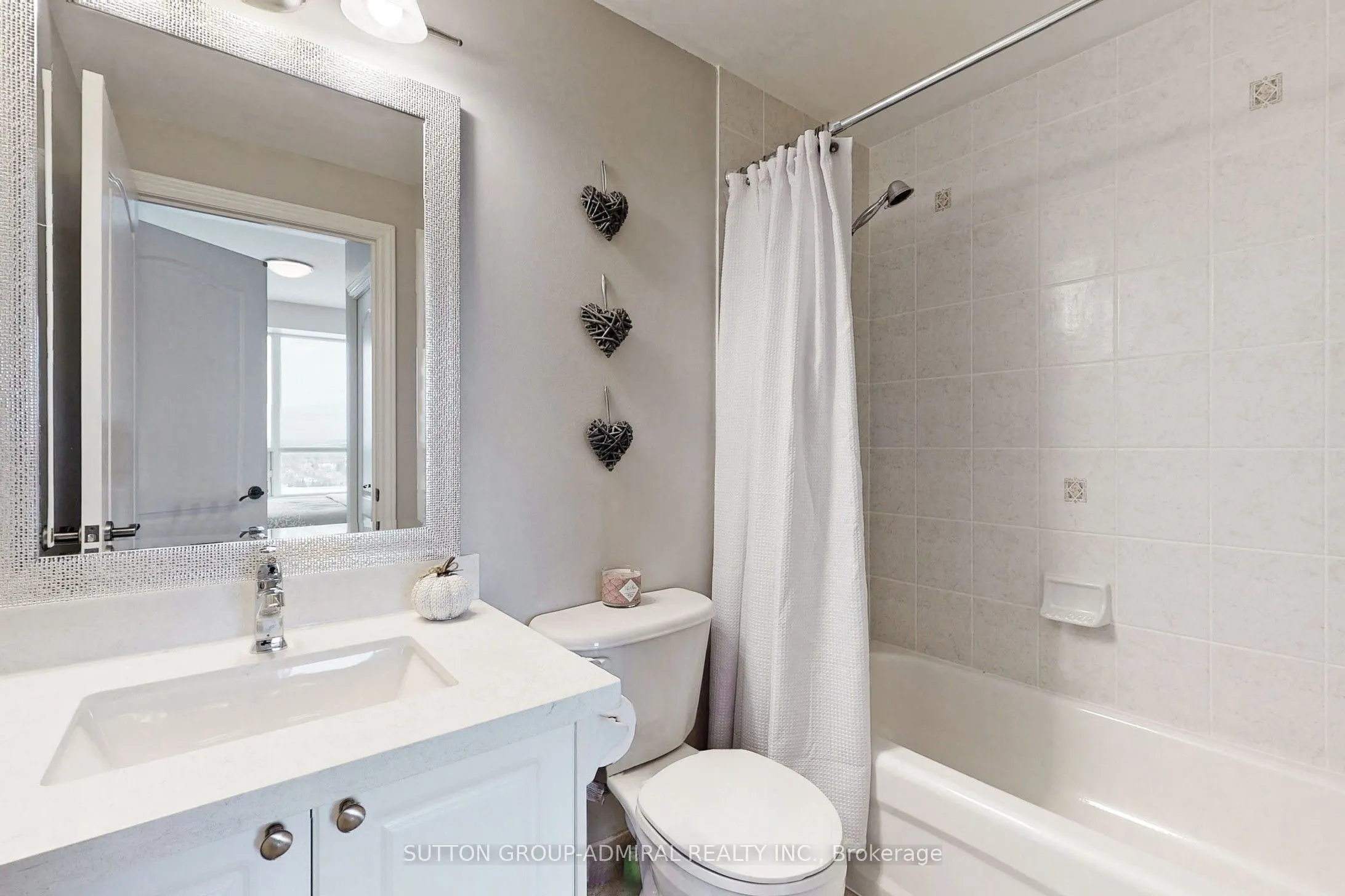 15 North Park Road, #1606