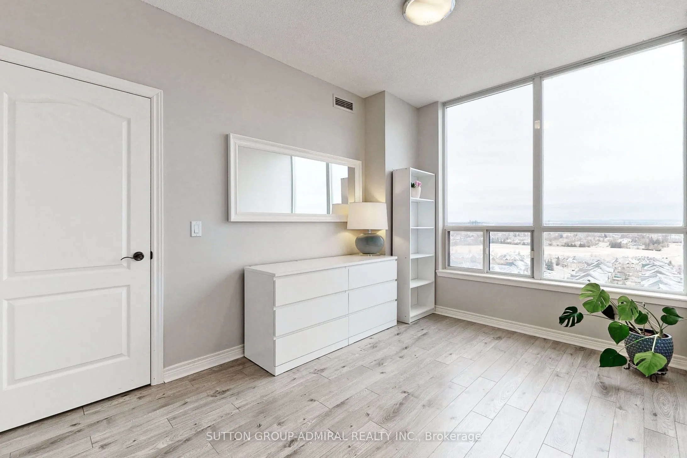 15 North Park Road, #1606