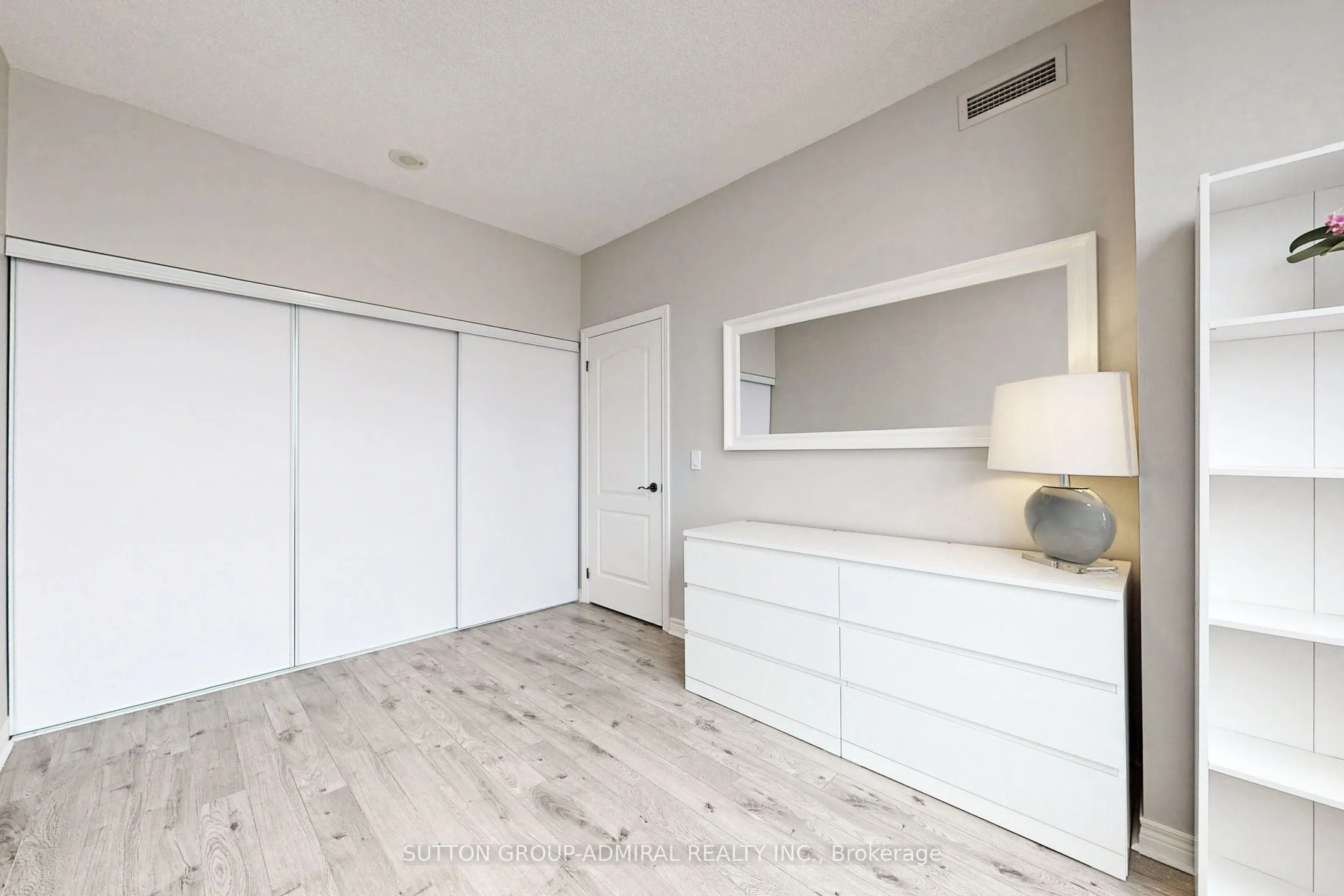 15 North Park Road, #1606