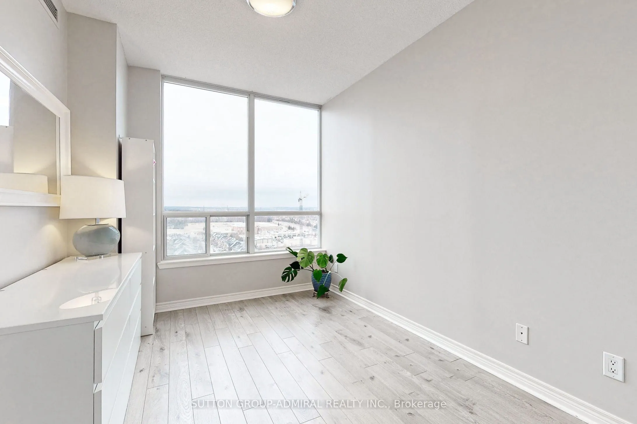 15 North Park Road, #1606