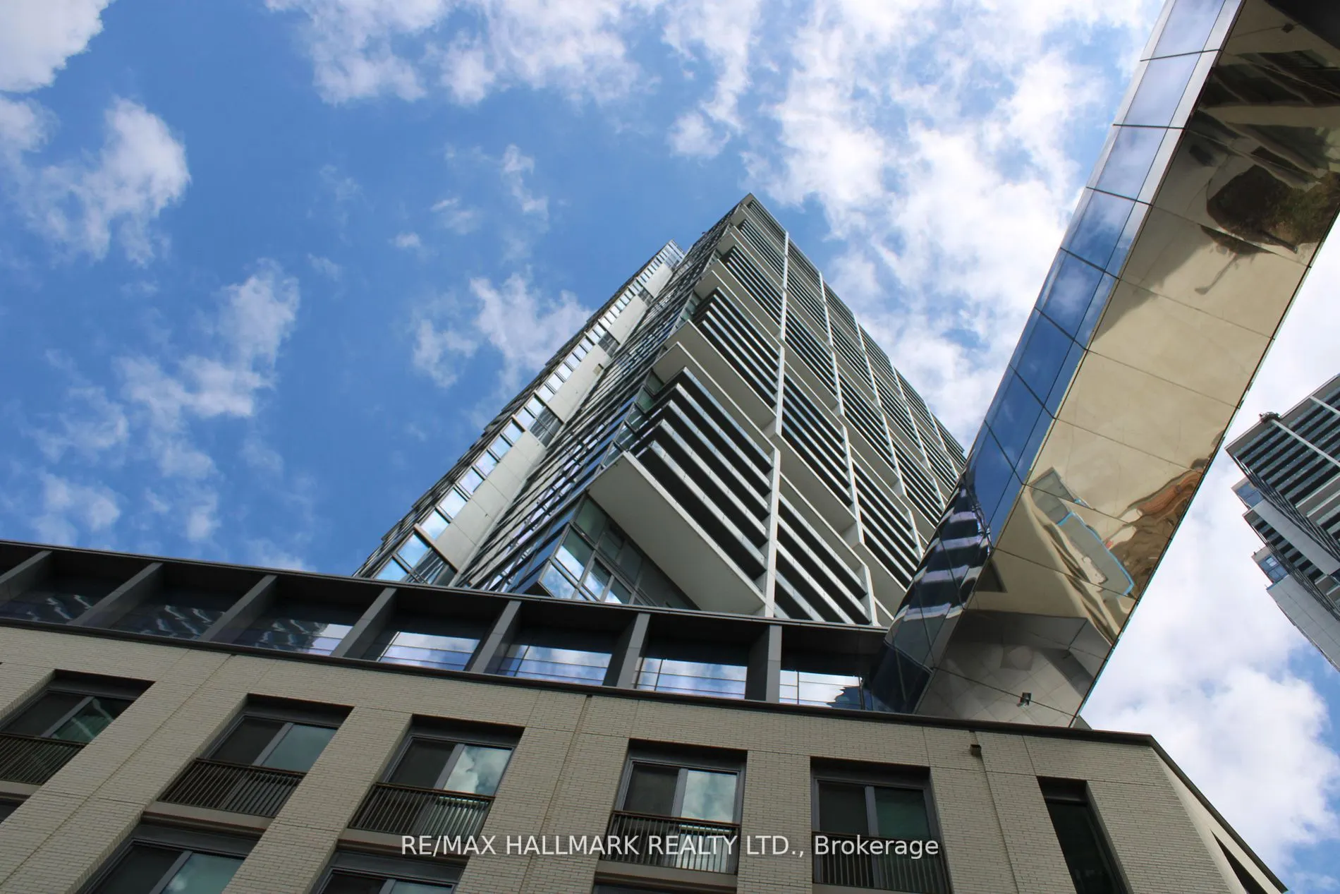 1000 portage Parkway, #5008