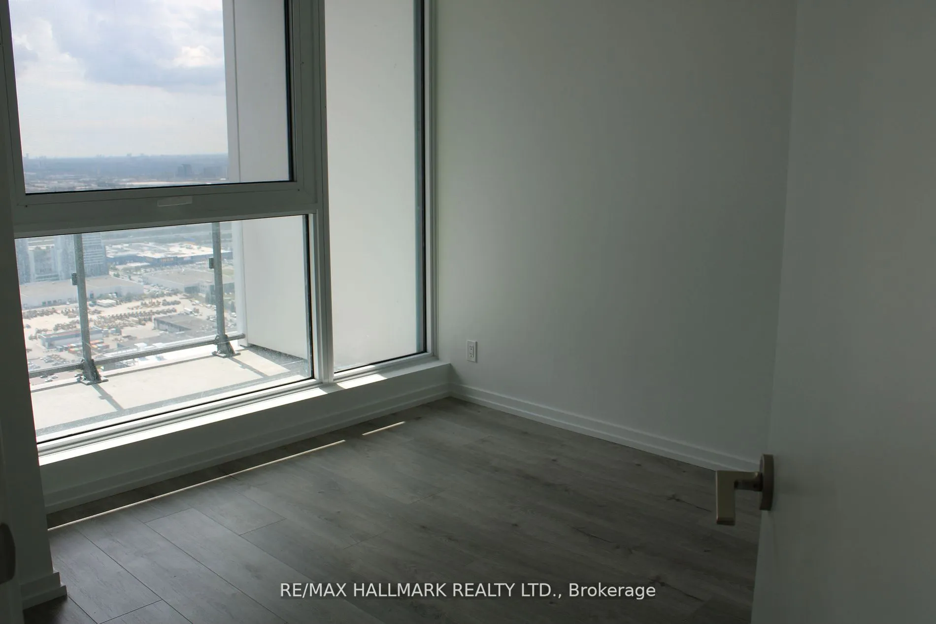 1000 portage Parkway, #5008