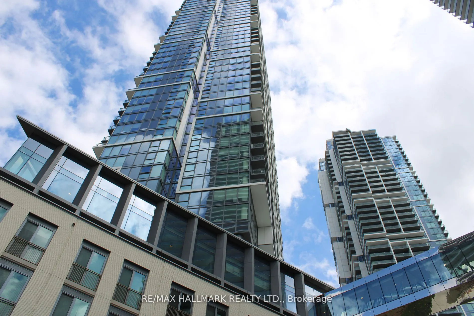 1000 portage Parkway, #5008