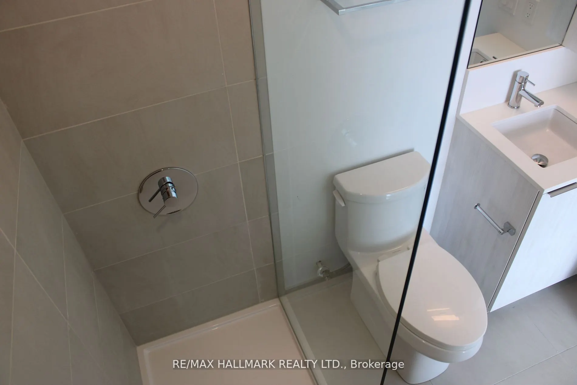 1000 portage Parkway, #5008