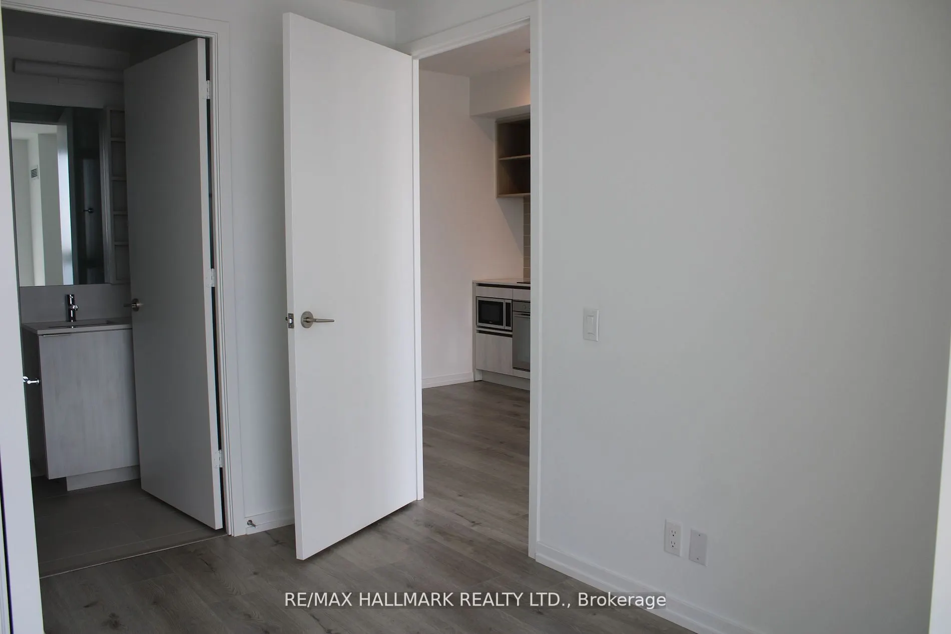 1000 portage Parkway, #5008