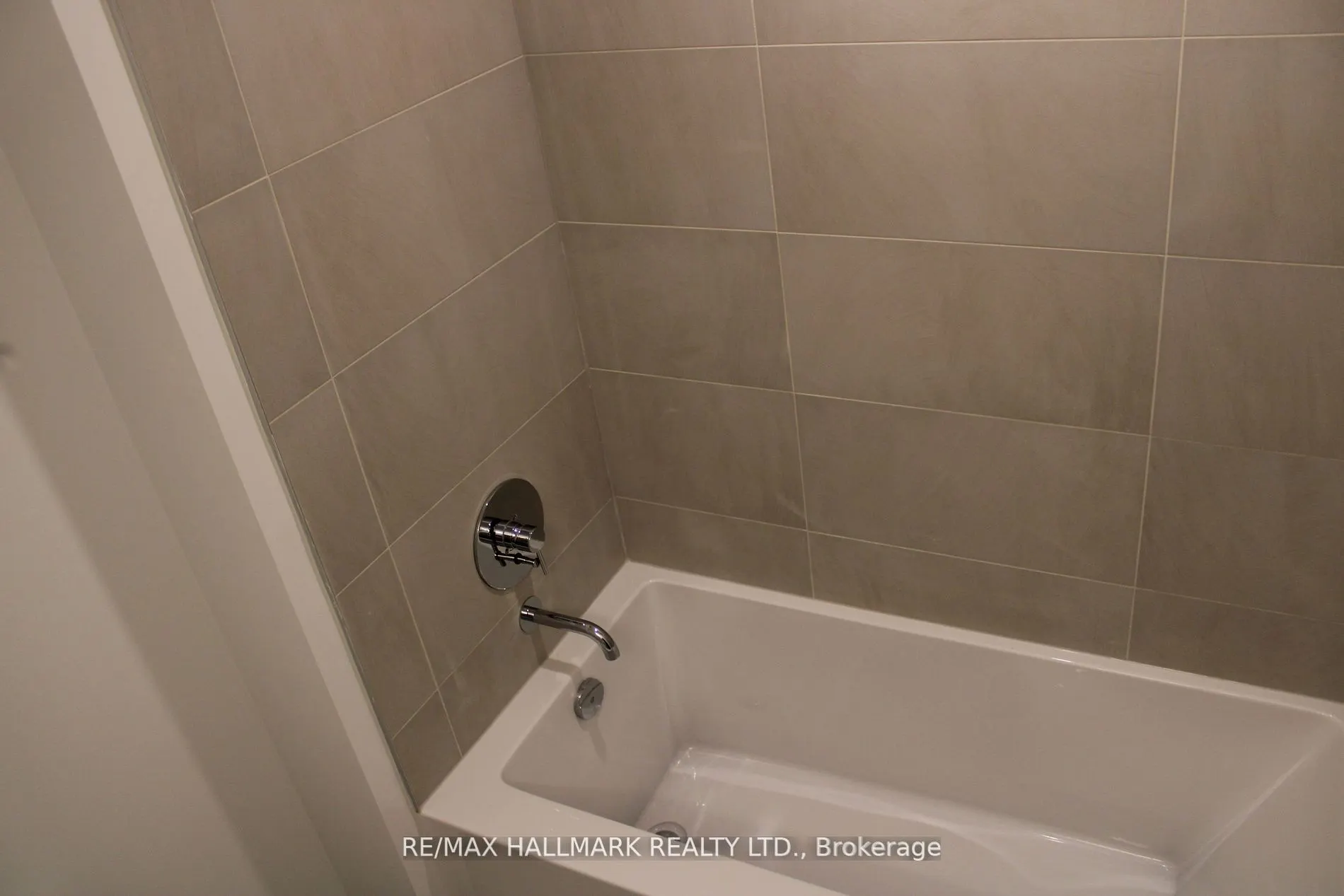 1000 portage Parkway, #5008