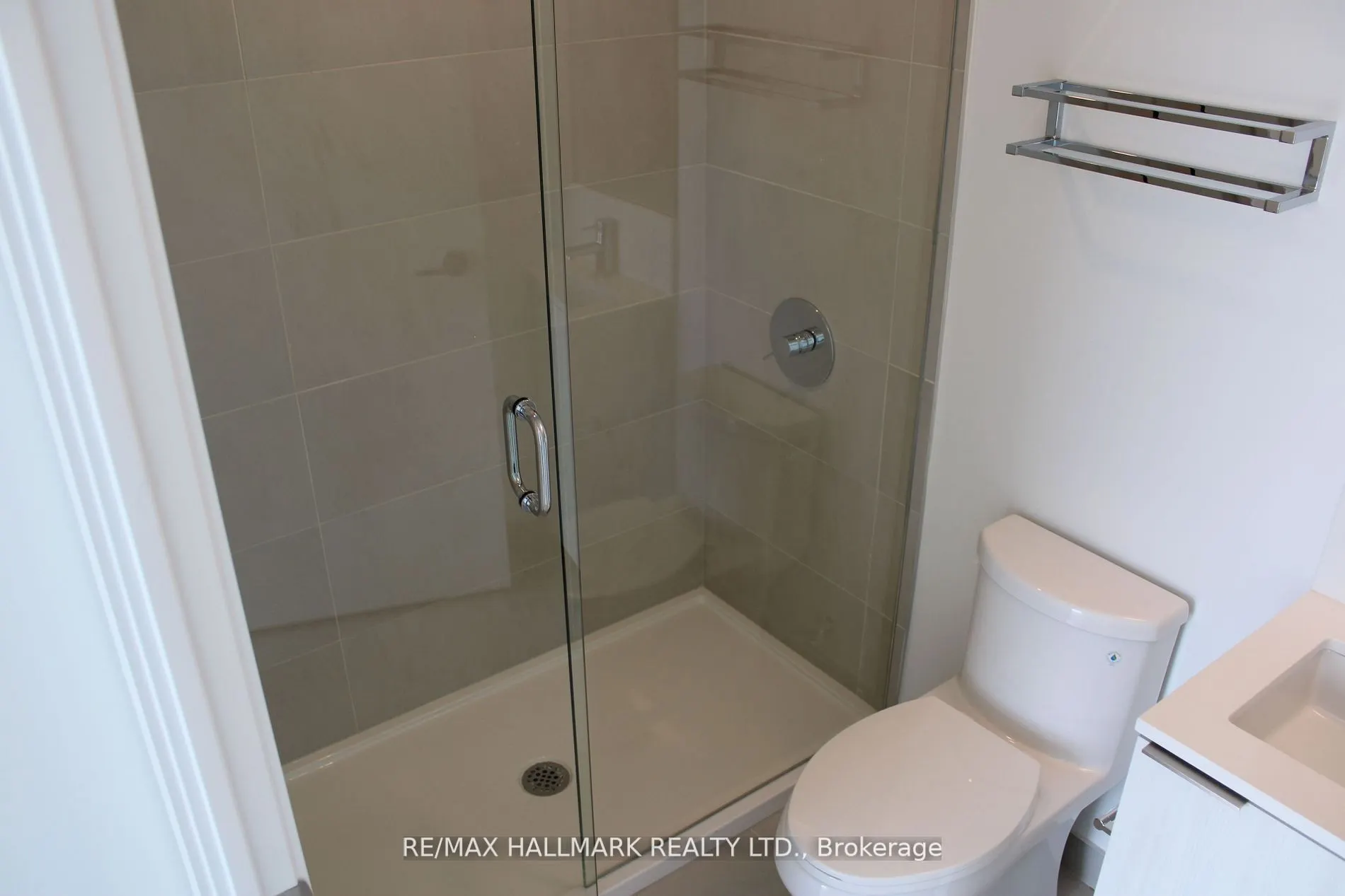 1000 portage Parkway, #5008