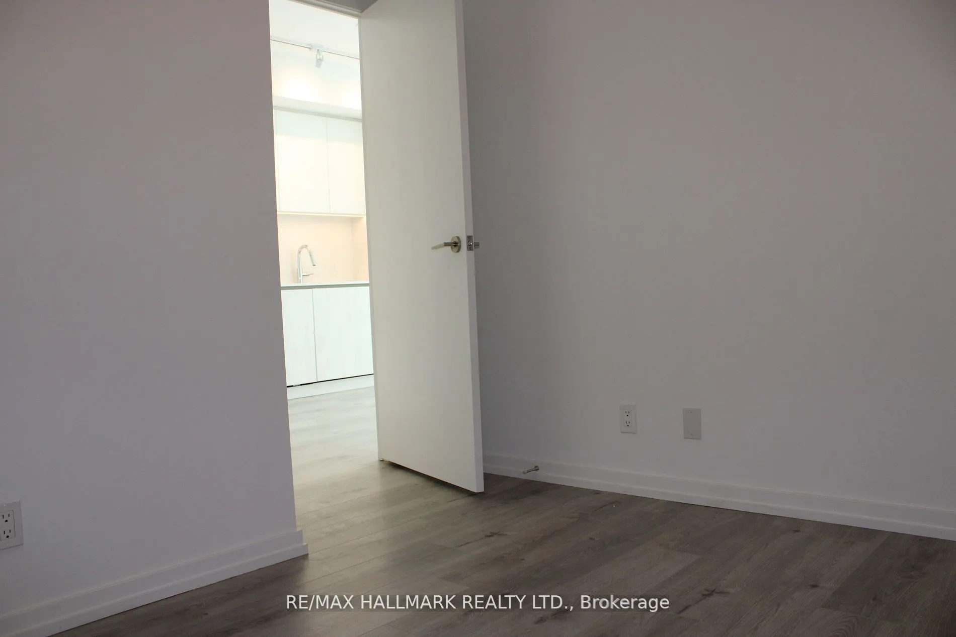 1000 portage Parkway, #5008