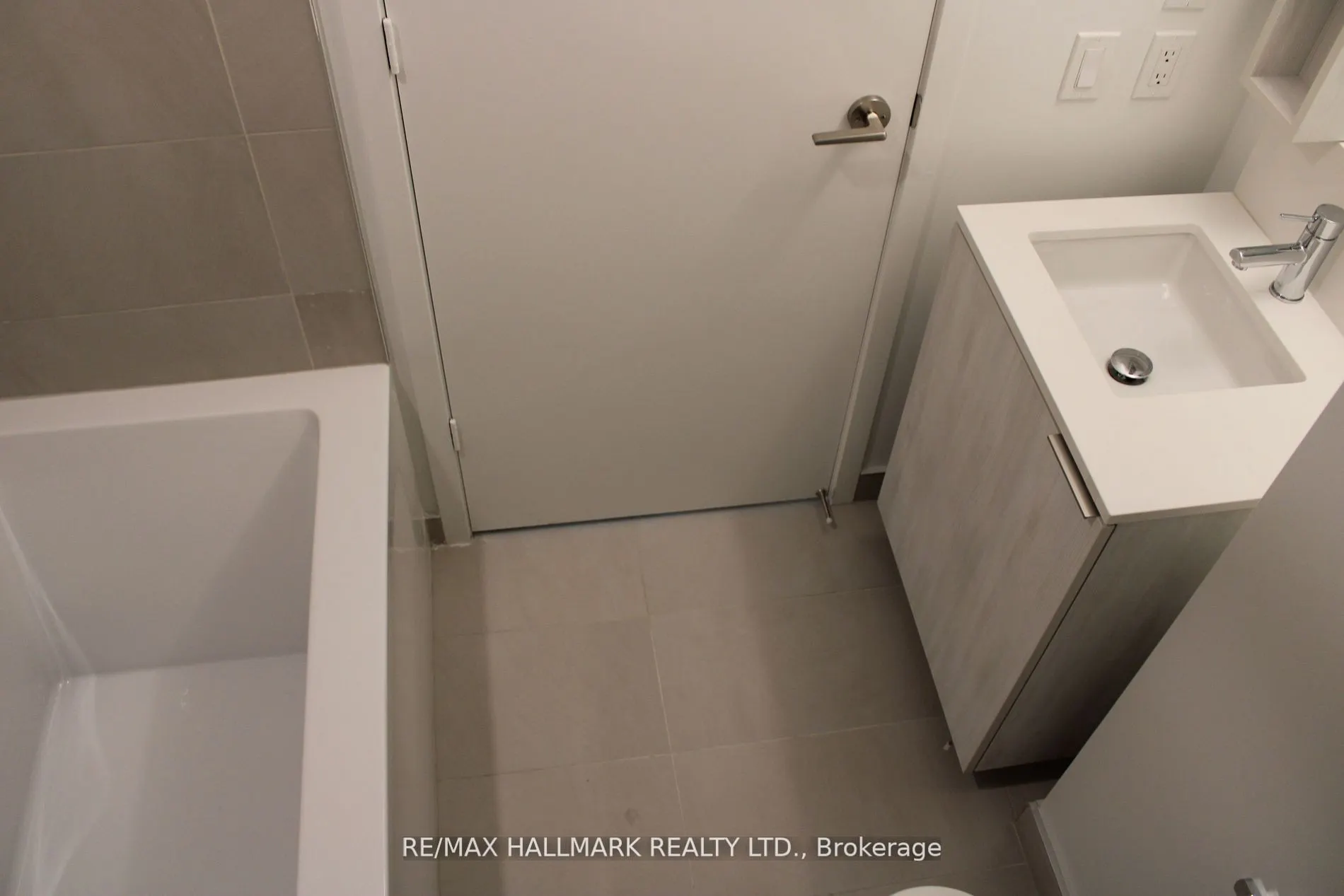 1000 portage Parkway, #5008