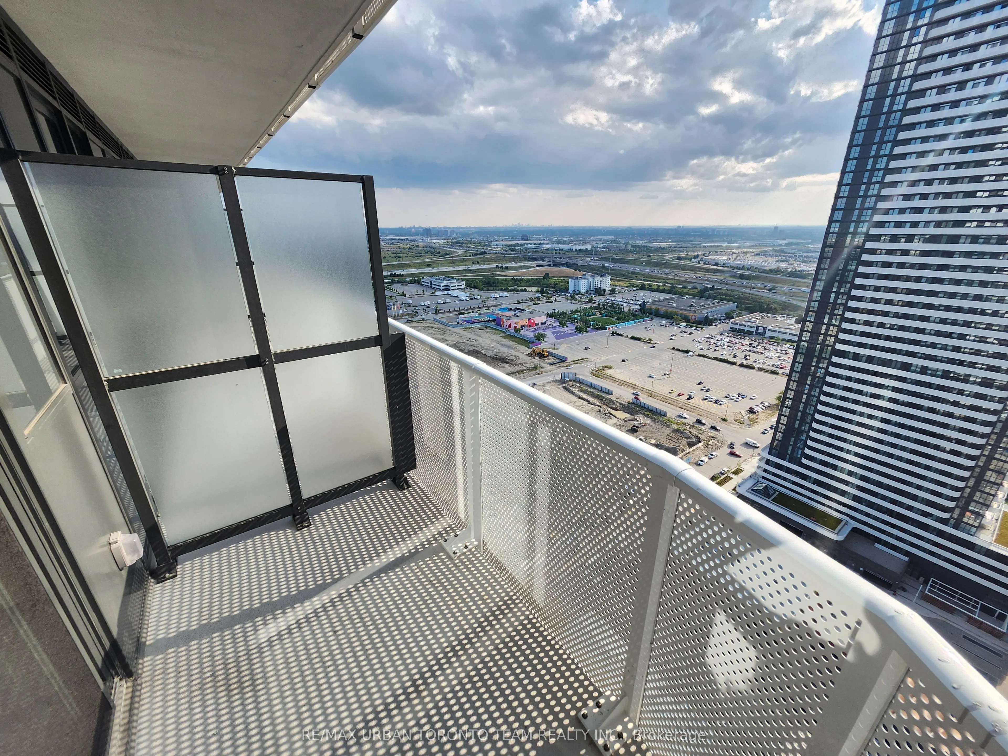 28 Interchange Way, #3203