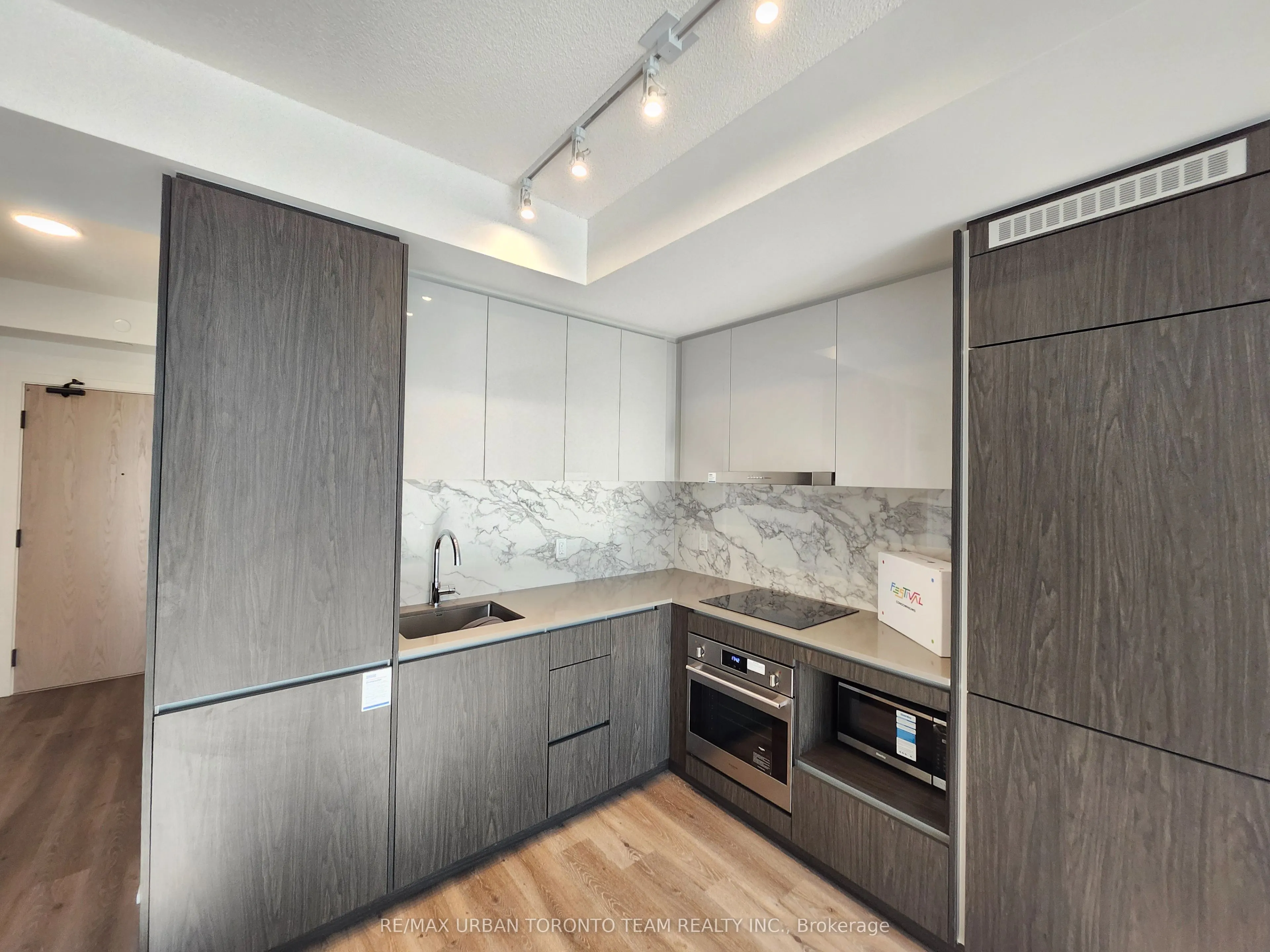 28 Interchange Way, #3203