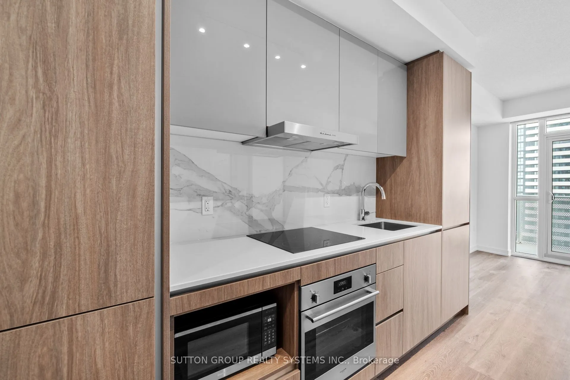 28 Interchange Way, #1502