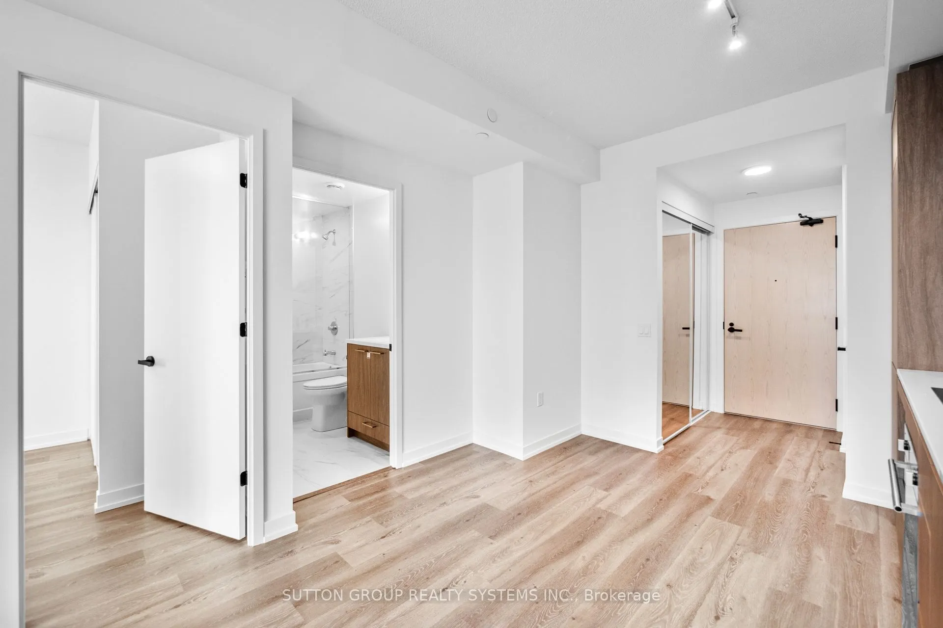 28 Interchange Way, #1502