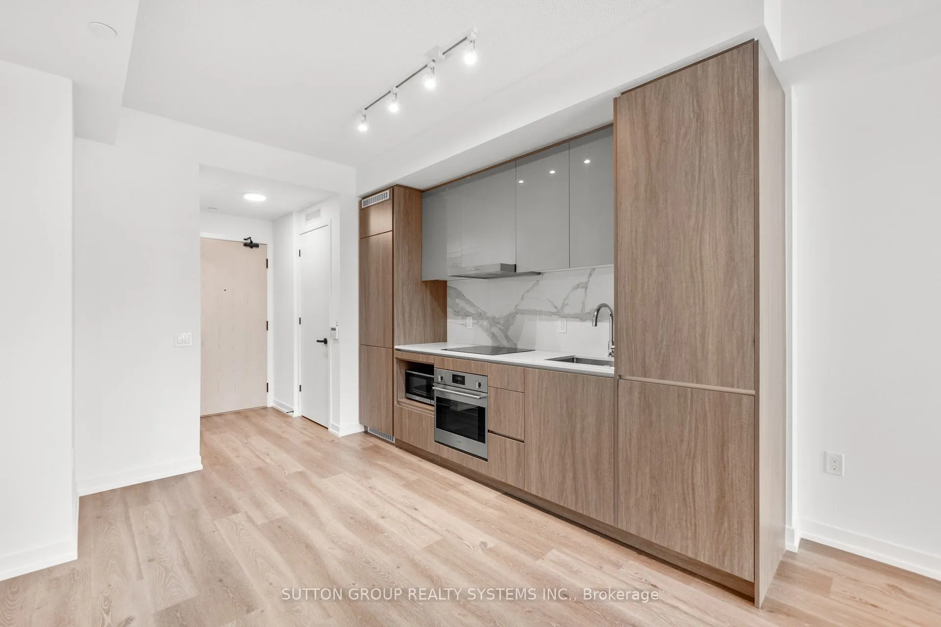 28 Interchange Way, #1502