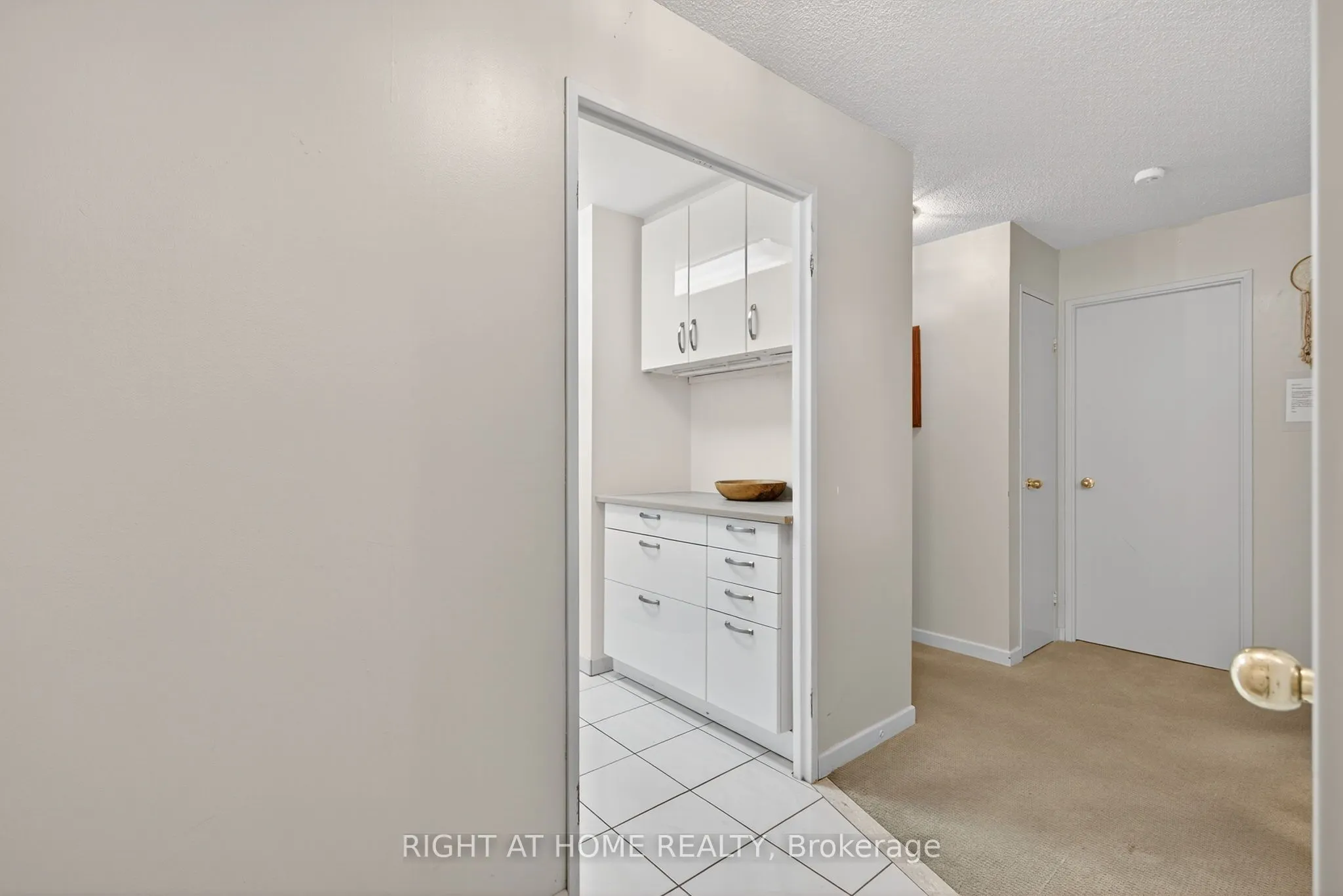 60 Inverlochy Boulevard, #211