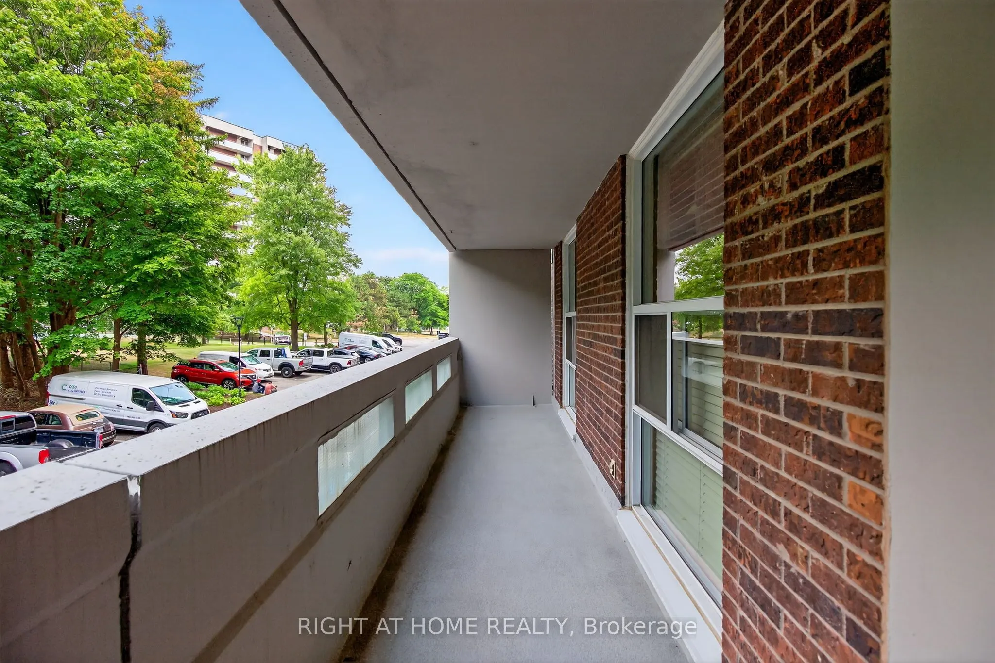 60 Inverlochy Boulevard, #211