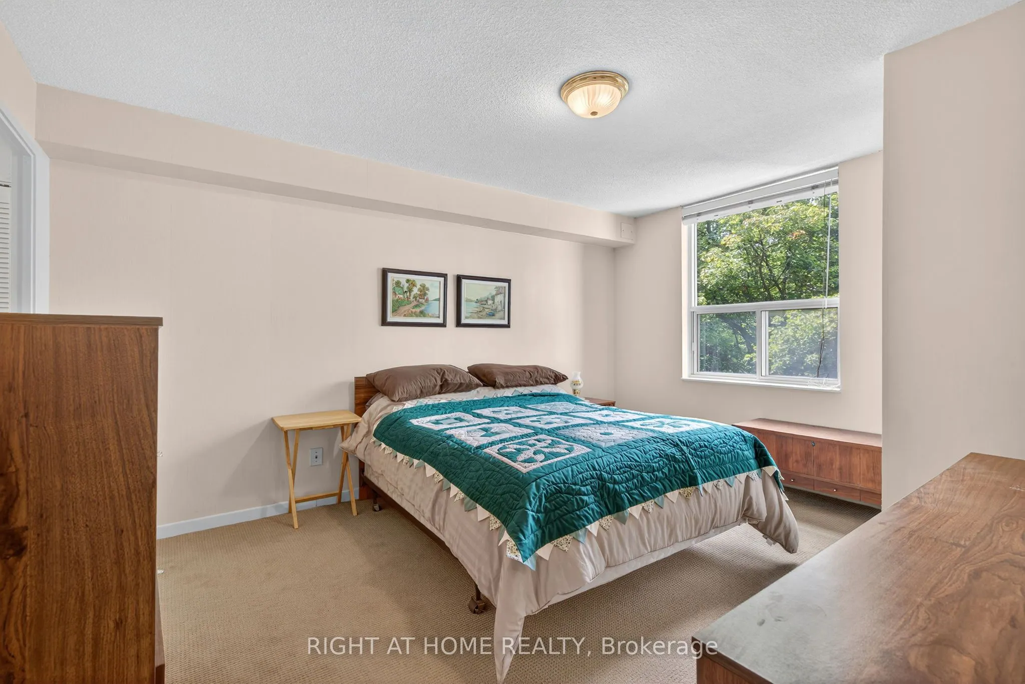 60 Inverlochy Boulevard, #211