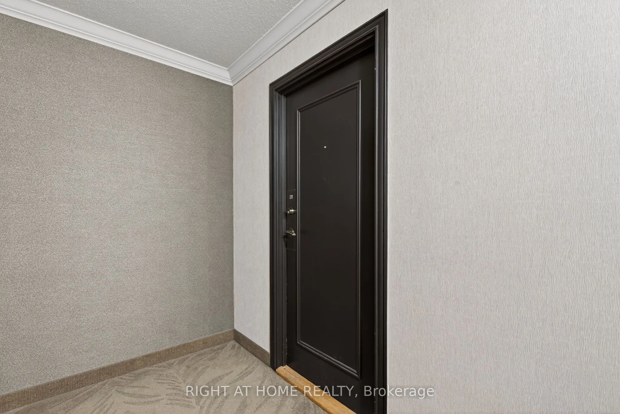 60 Inverlochy Boulevard, #211