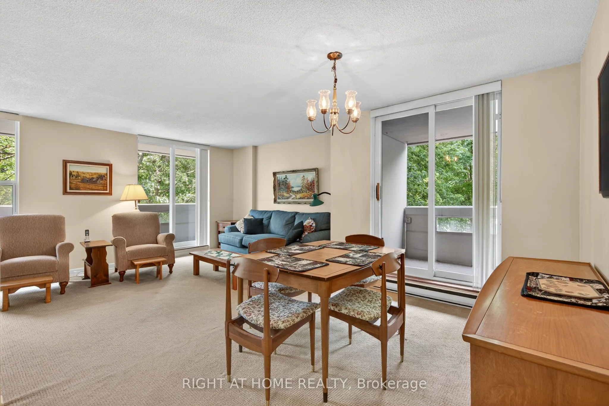 60 Inverlochy Boulevard, #211