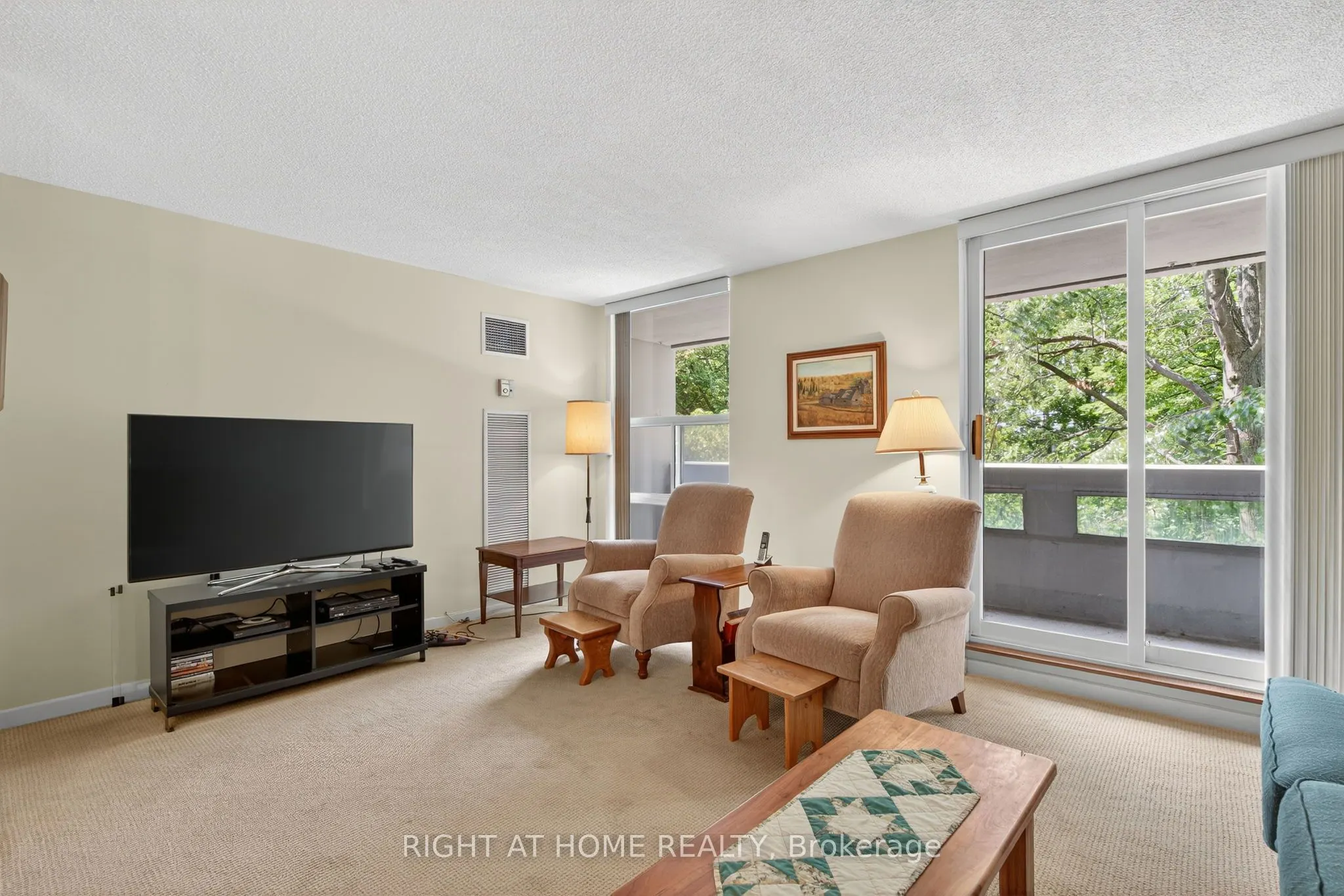 60 Inverlochy Boulevard, #211
