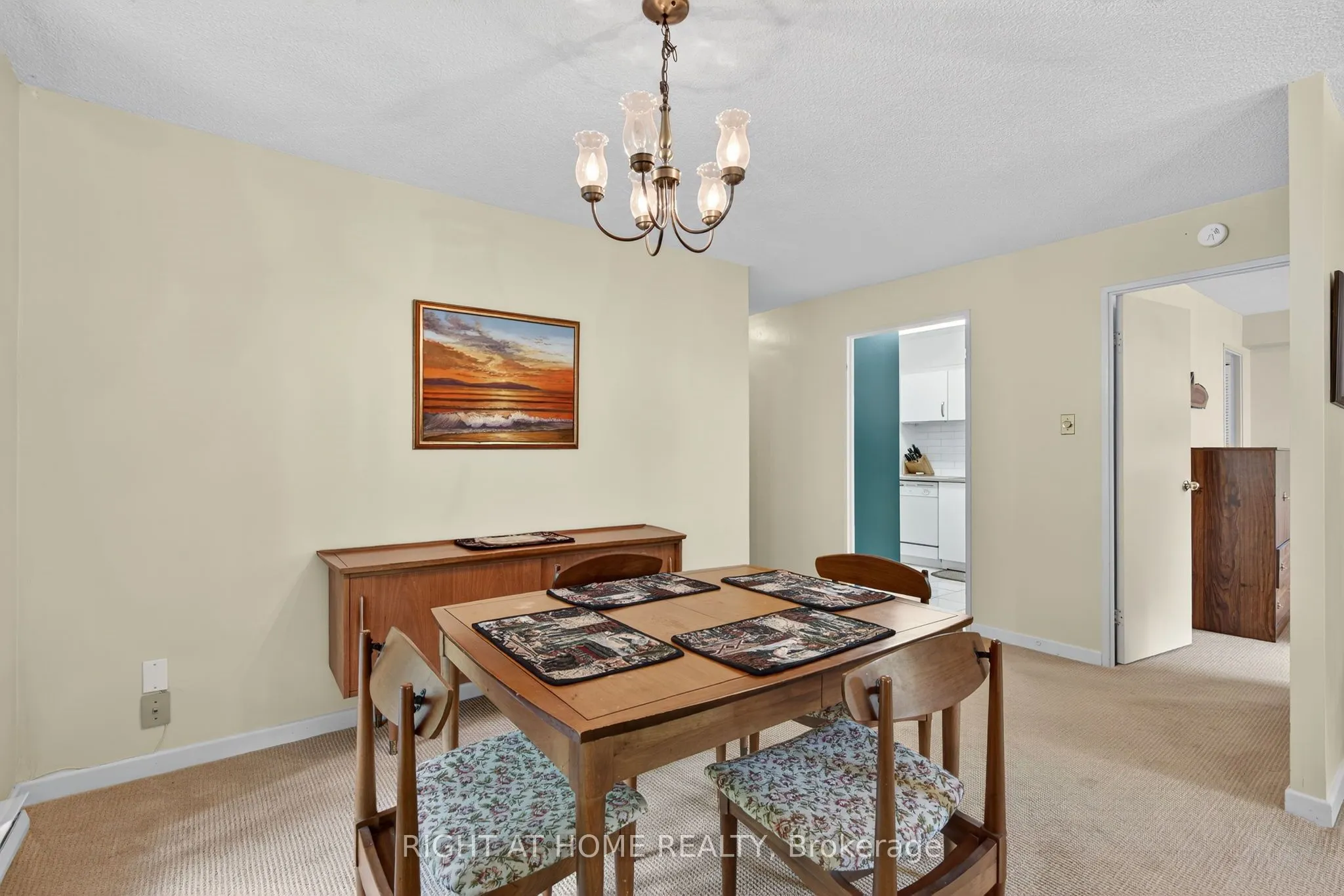 60 Inverlochy Boulevard, #211