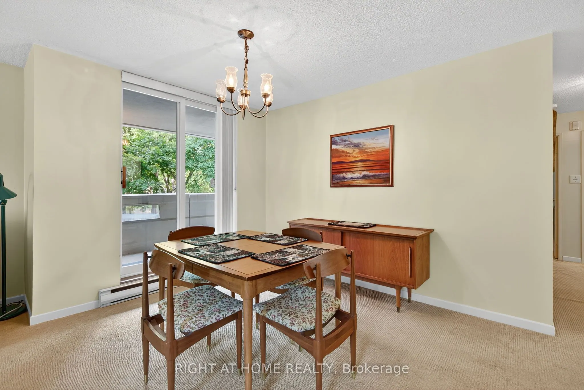 60 Inverlochy Boulevard, #211