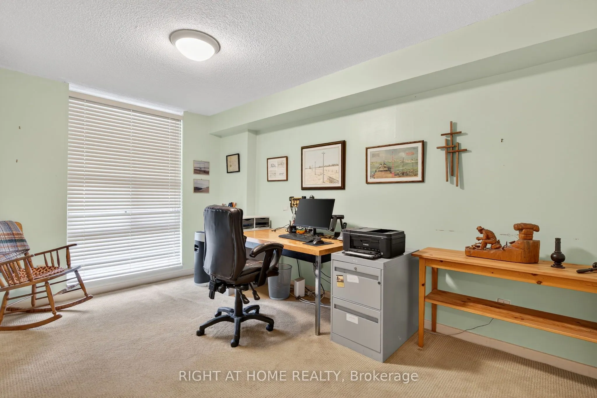 60 Inverlochy Boulevard, #211