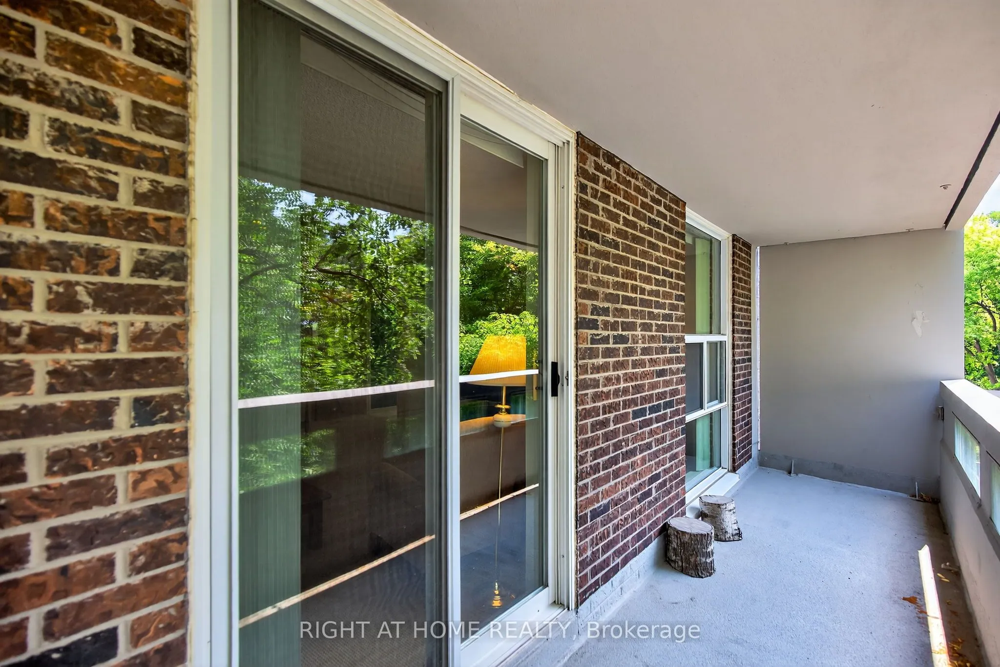 60 Inverlochy Boulevard, #211