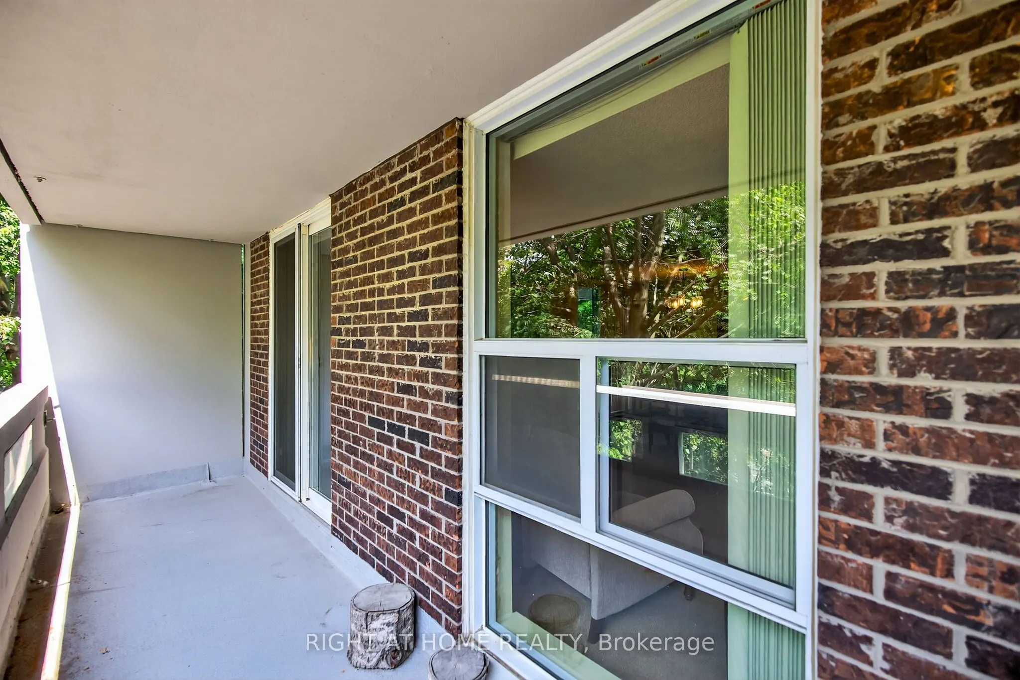 60 Inverlochy Boulevard, #211