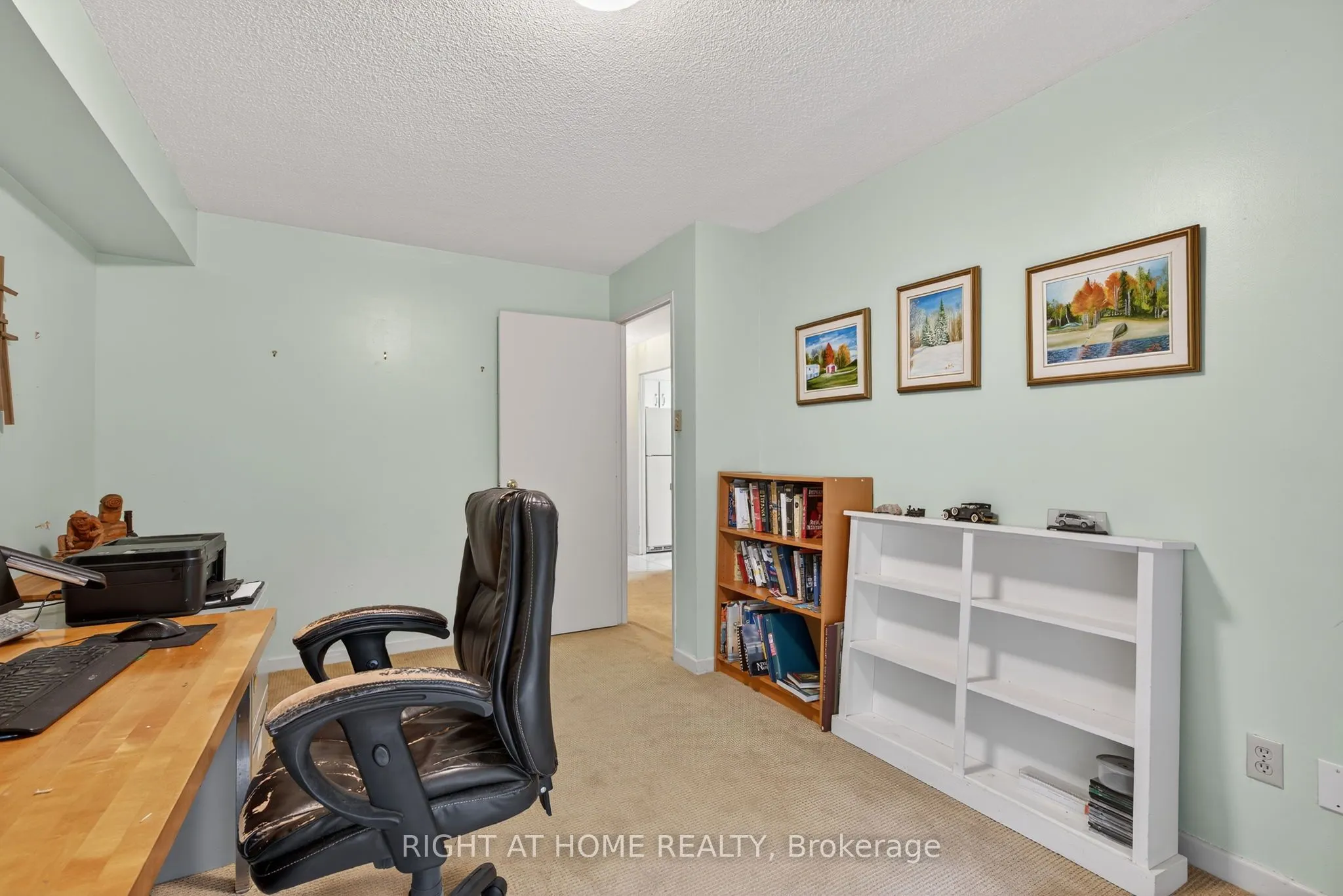 60 Inverlochy Boulevard, #211