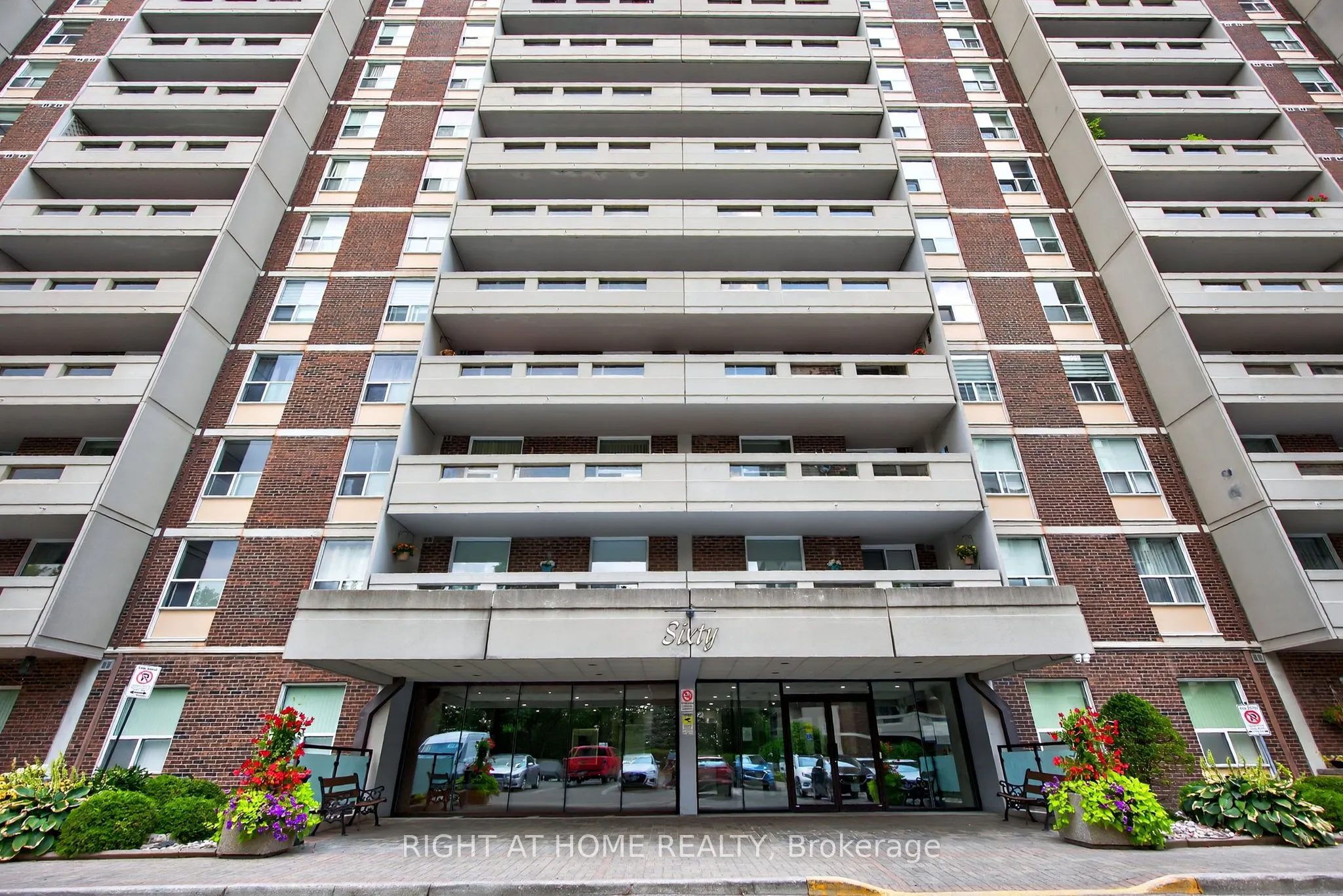 60 Inverlochy Boulevard, #211