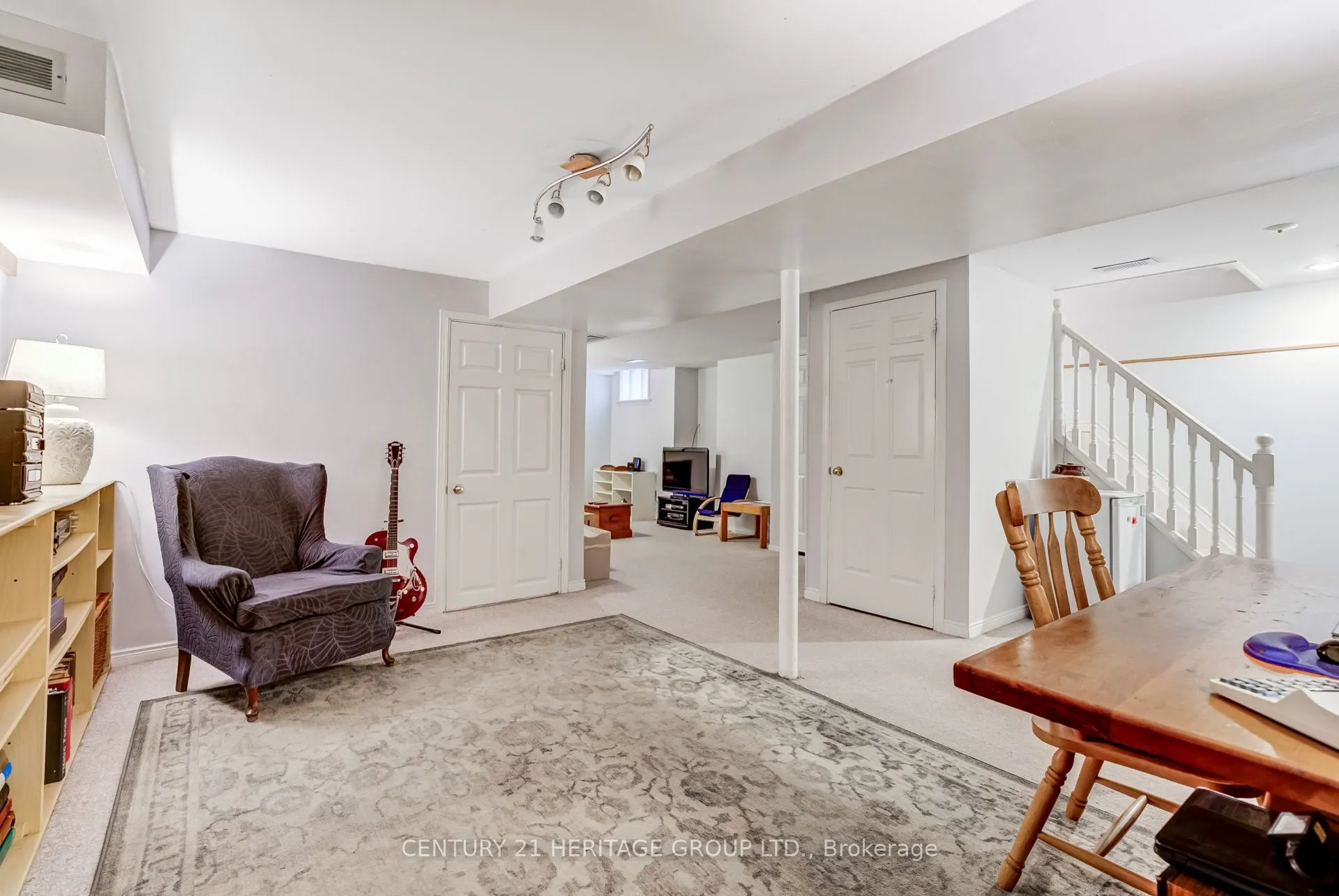 11 Closs Square