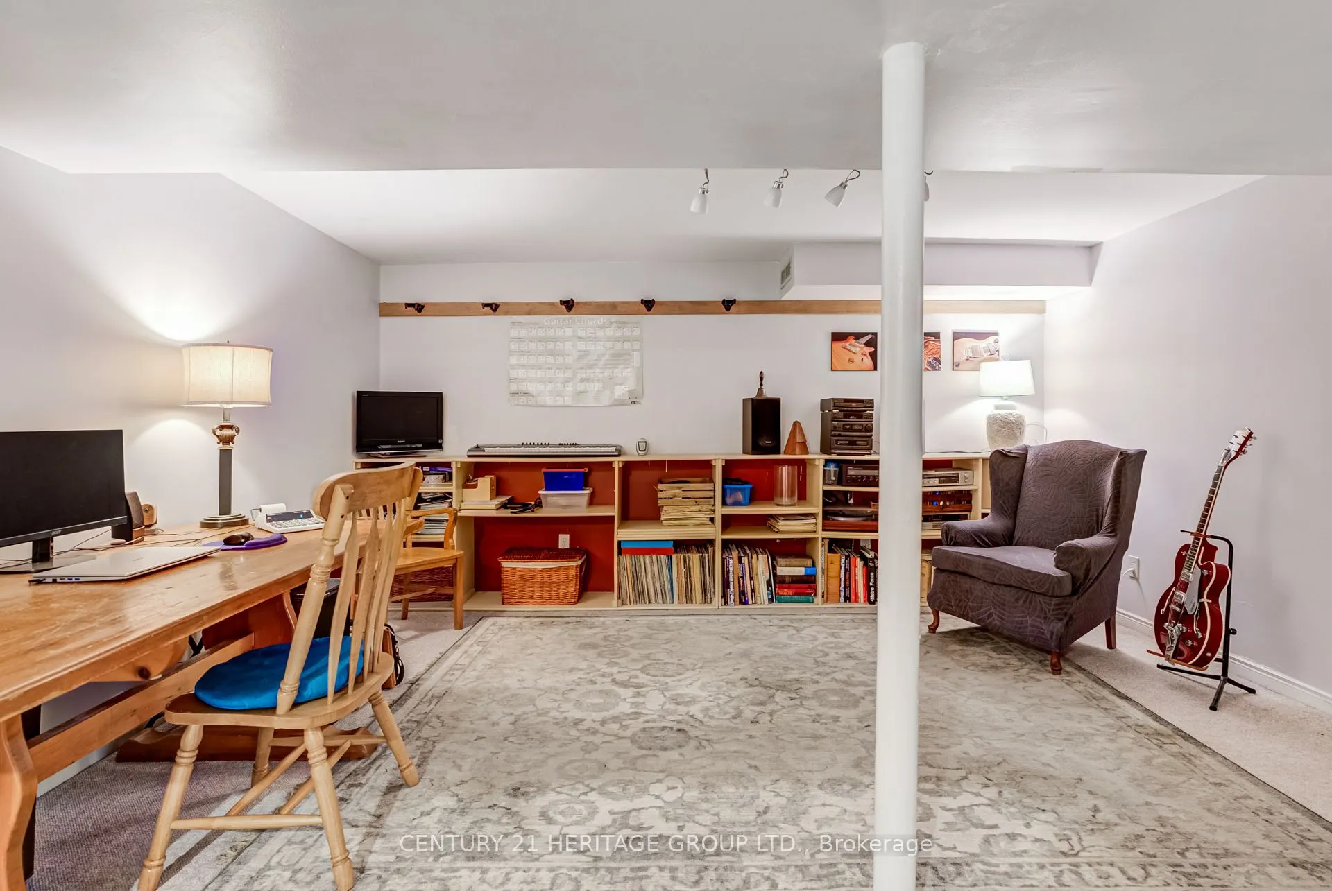 11 Closs Square