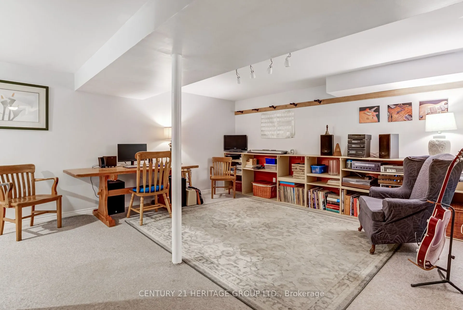 11 Closs Square