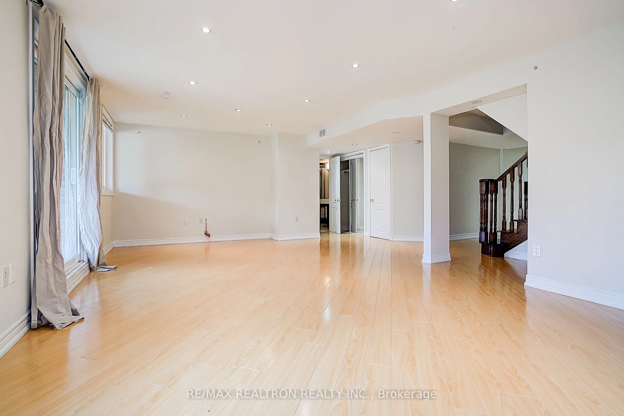 346 Autumn Hill Boulevard