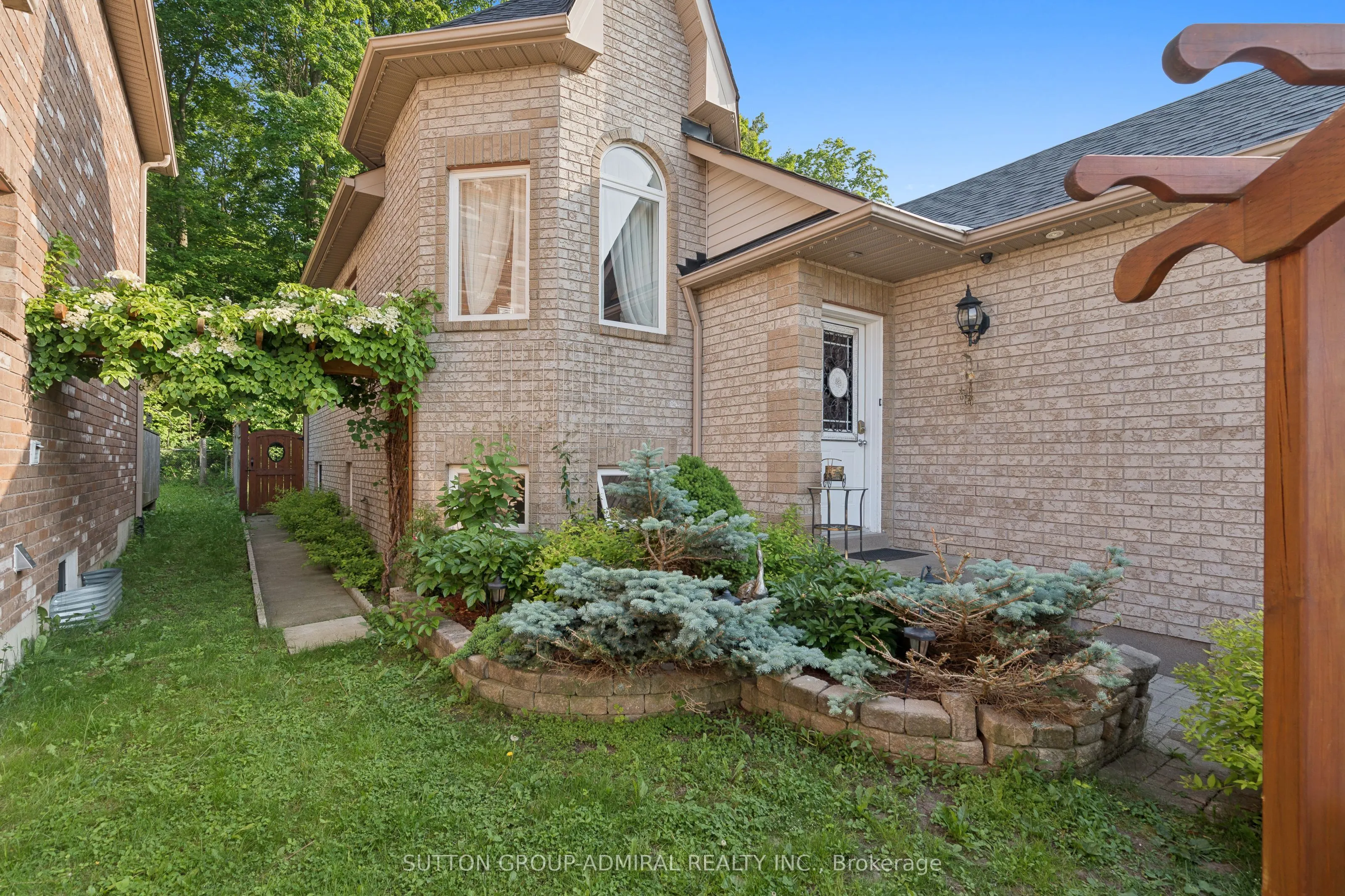 1221 Laurand Street