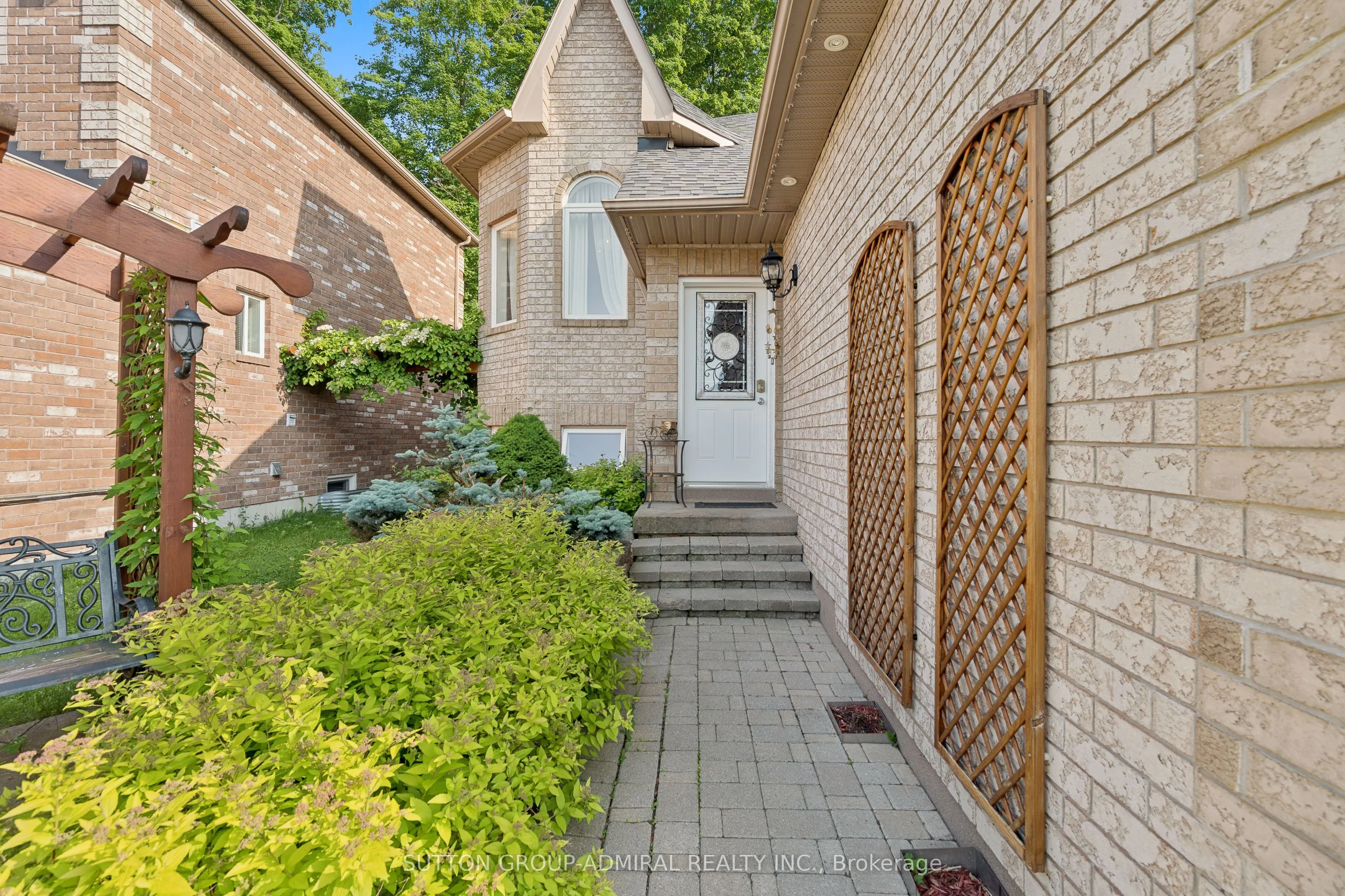 1221 Laurand Street