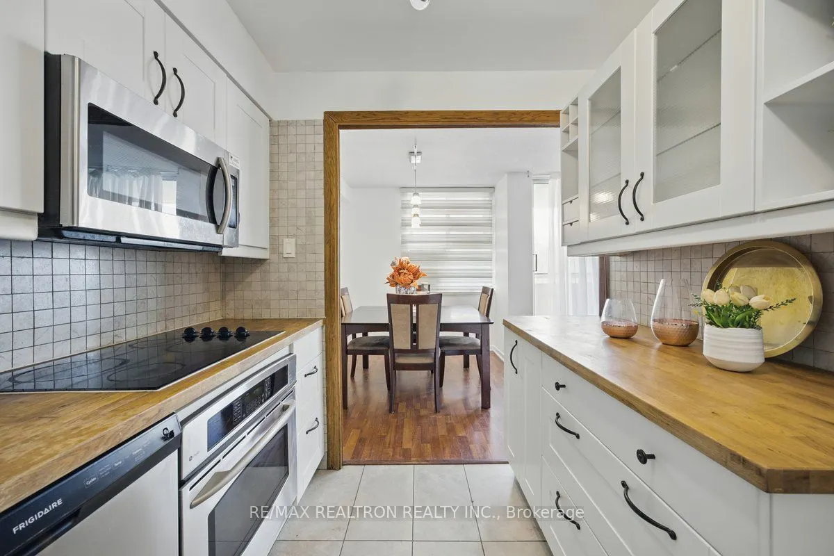 80 Inverlochy Boulevard, ##501